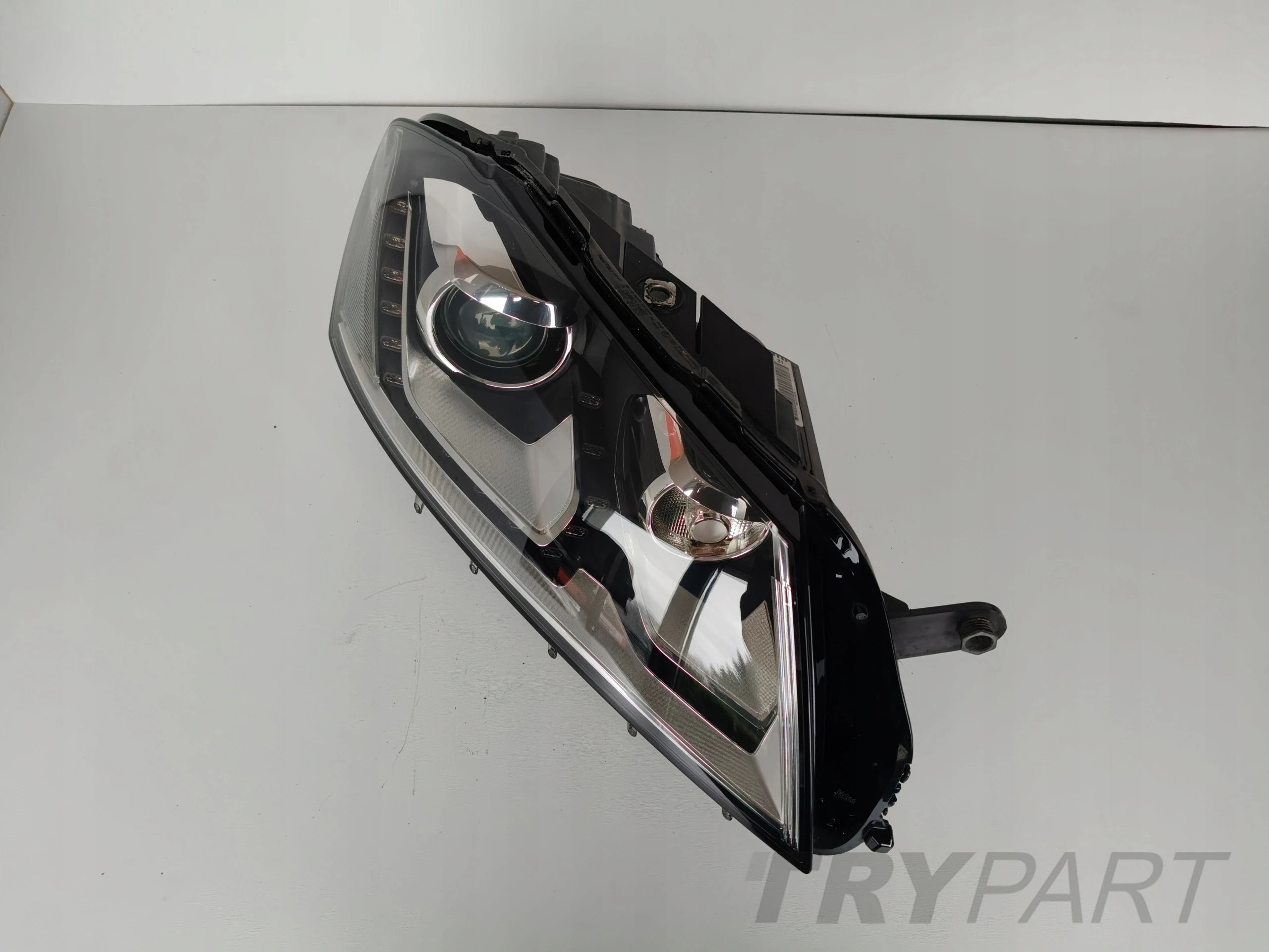 RIGHT HEADLIGHT LAMP VW PASSAT B7 3AA 10-14 XENON LED