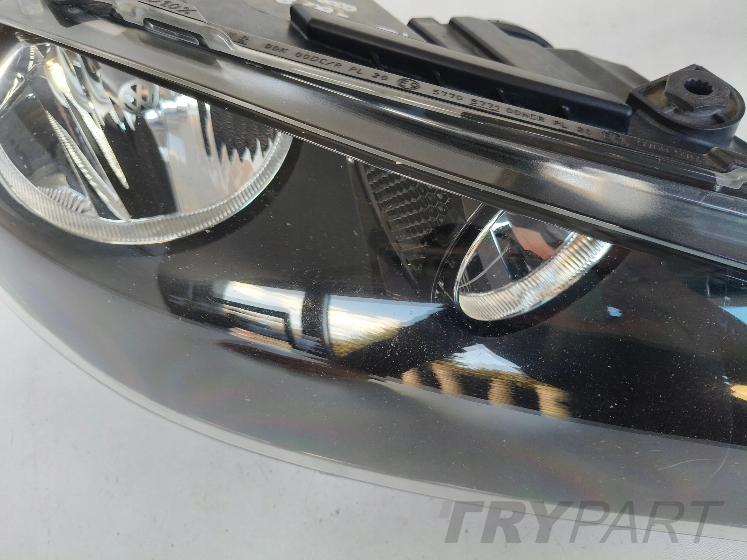 RIGHT HEADLIGHT LAMP VW SCIROCCO 1K8 08-