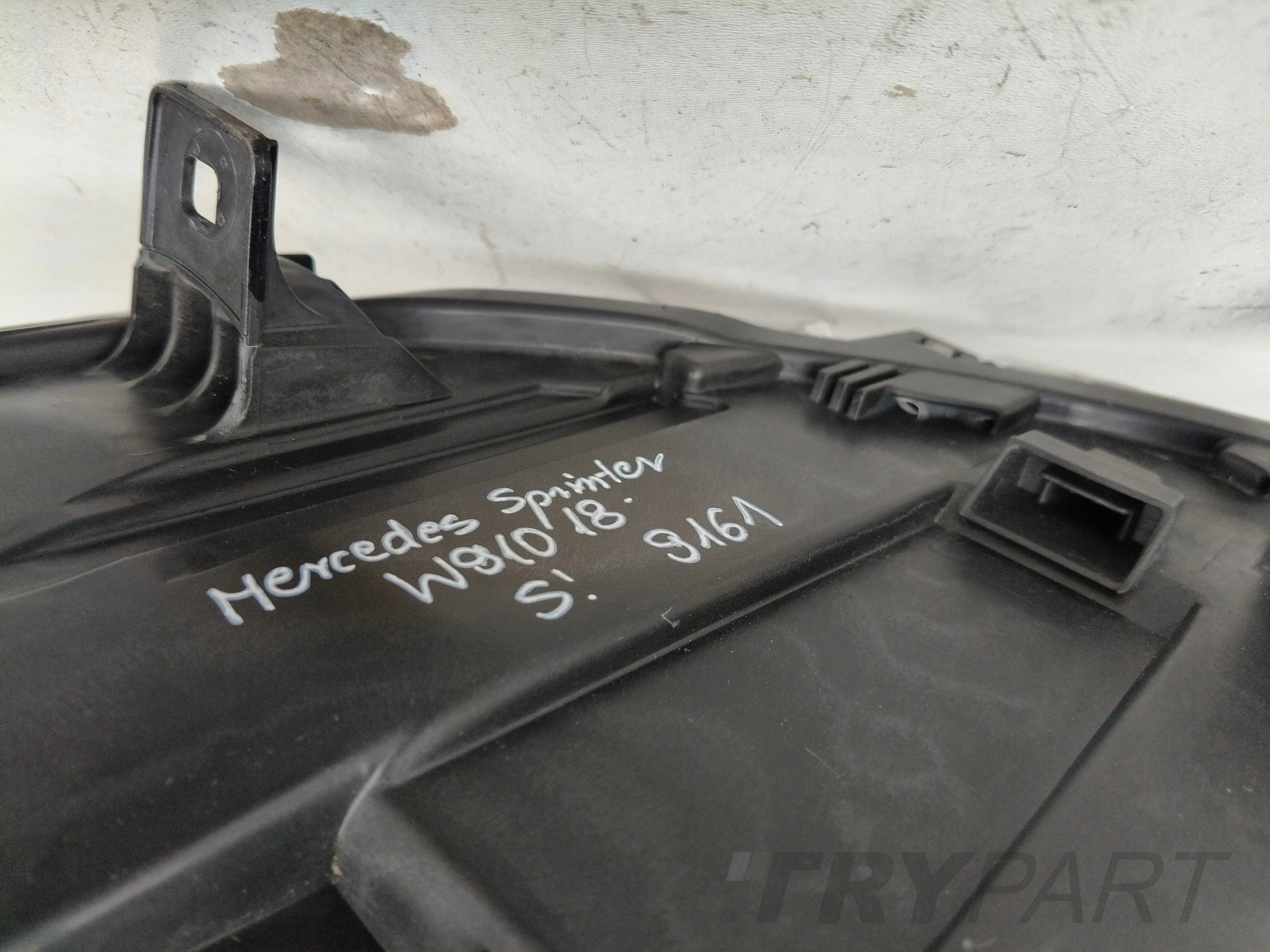 RIGHT HEADLIGHT MERCEDES SPRINTER W910 18-