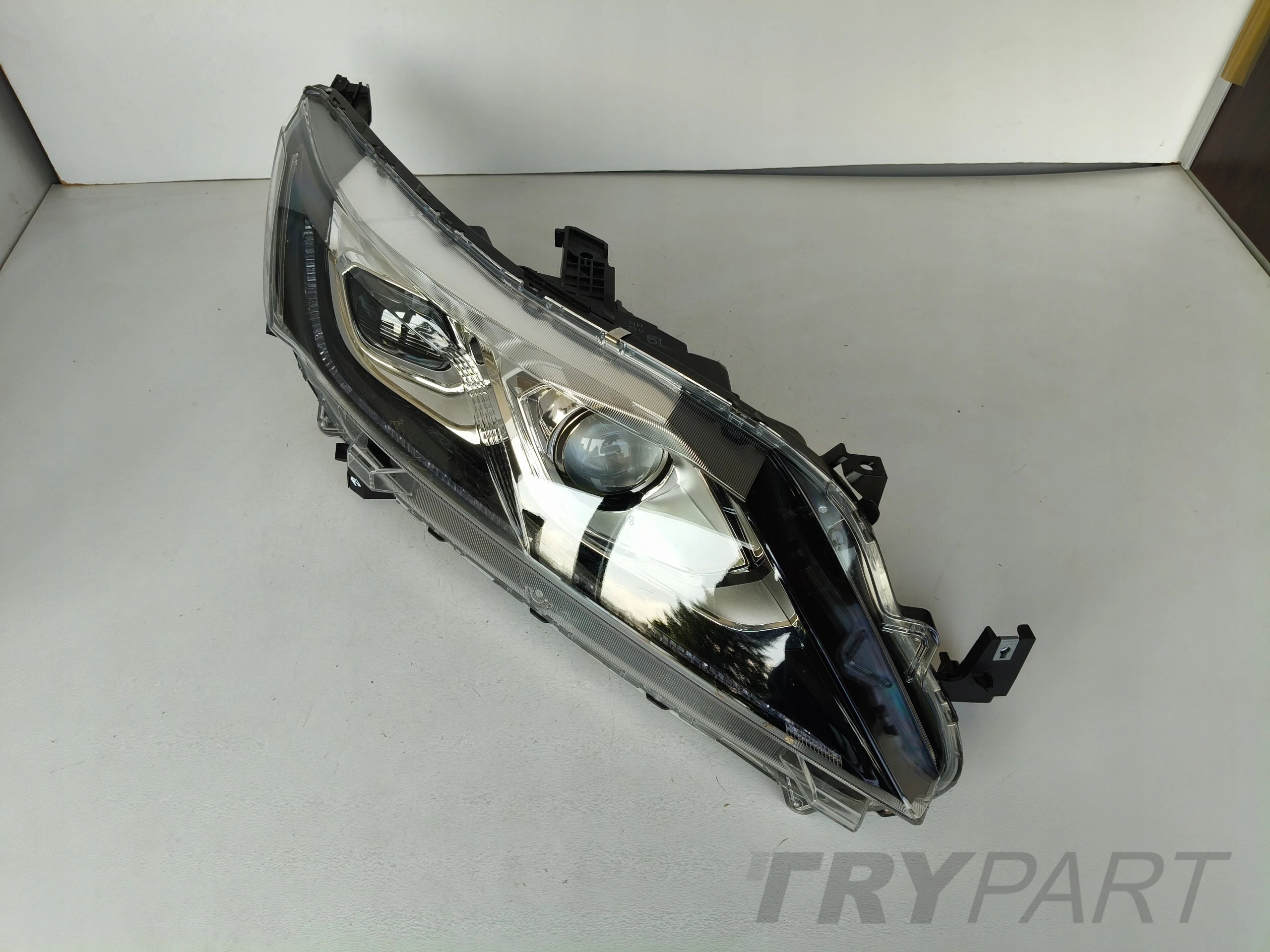 RIGHT HEADLIGHT MITSUBISHI ECLIPSE CROSS 17- LED