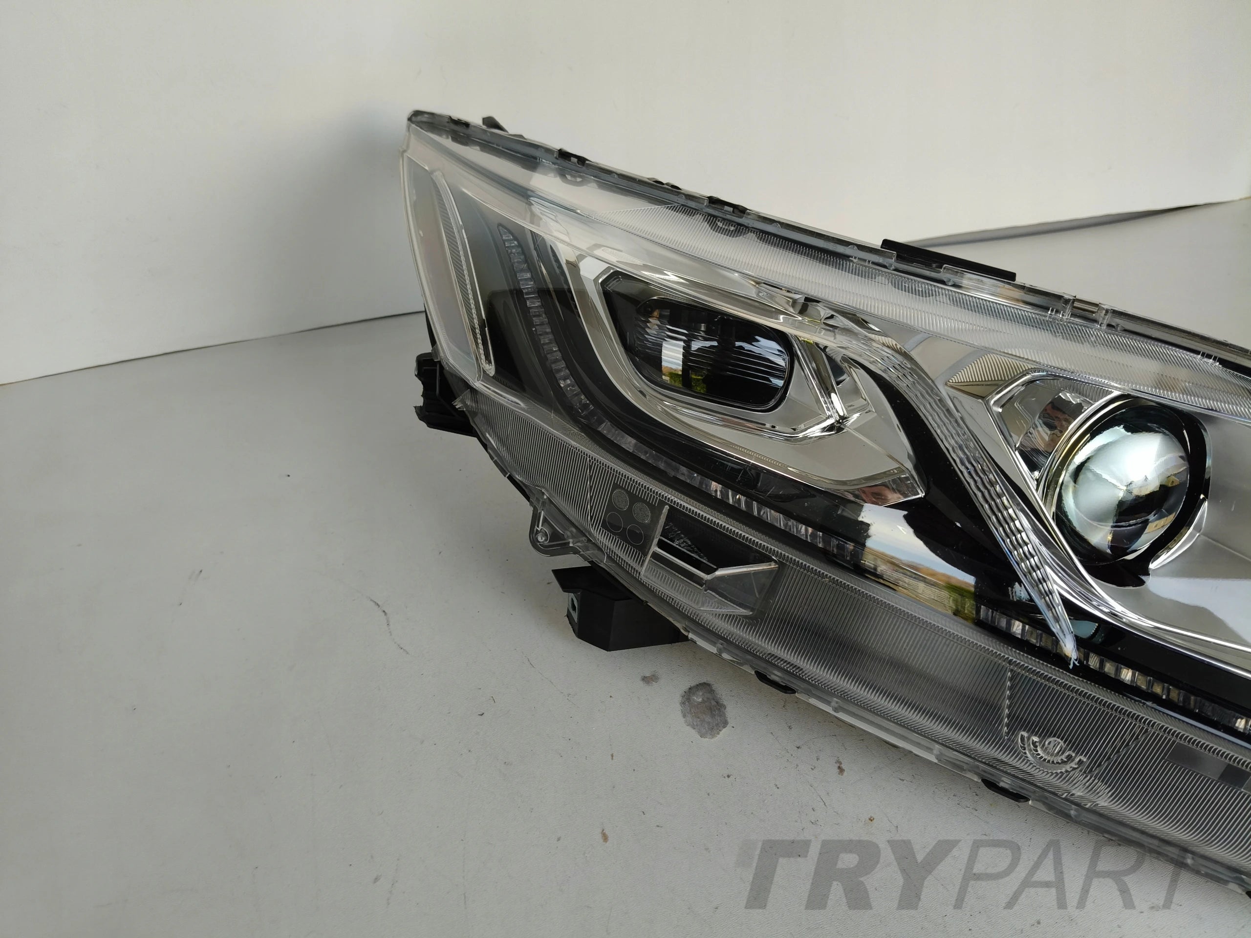 RIGHT HEADLIGHT MITSUBISHI ECLIPSE CROSS 17- LED
