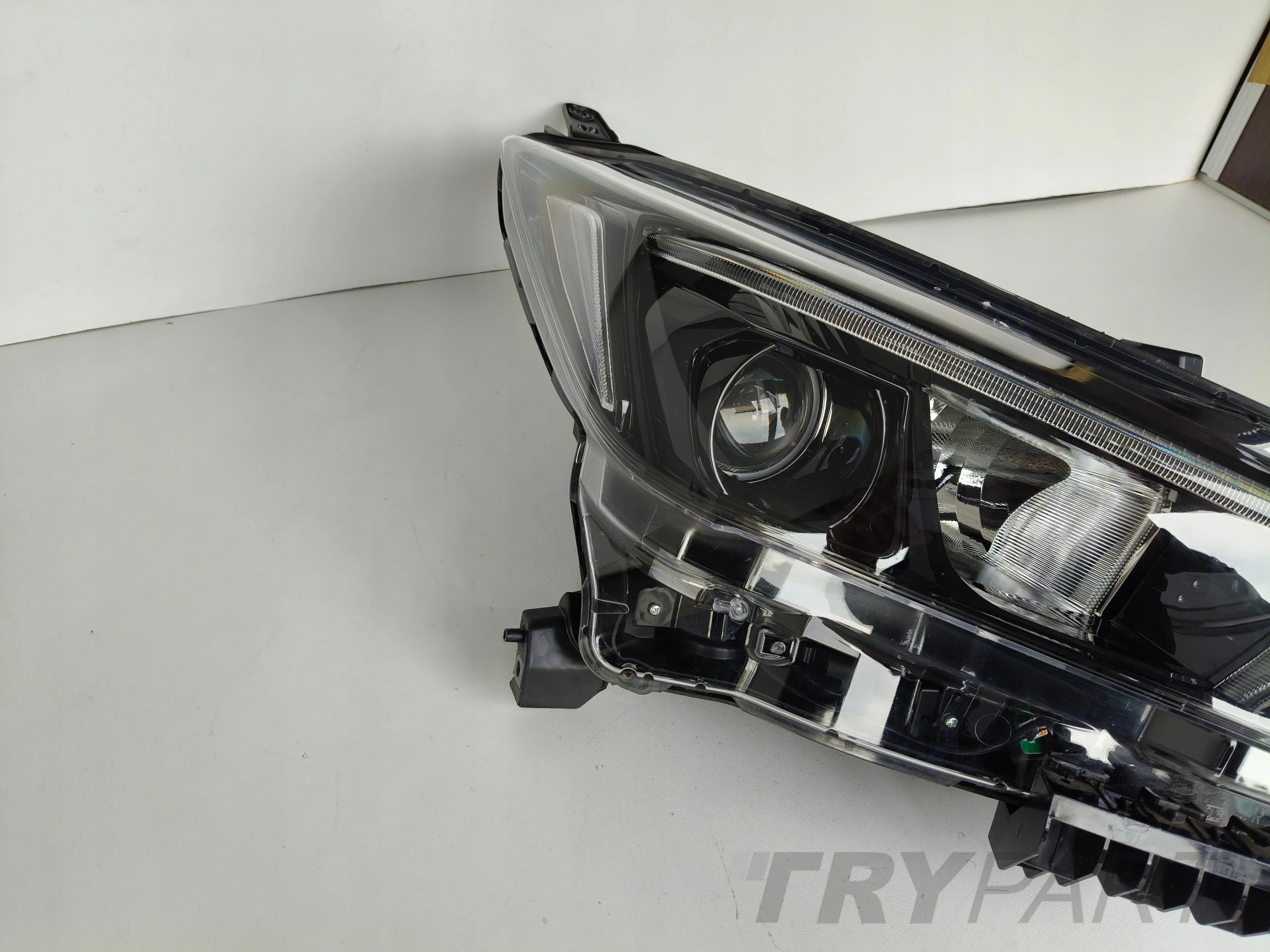 RIGHT HEADLIGHT NISSAN LEAF II 17- LED