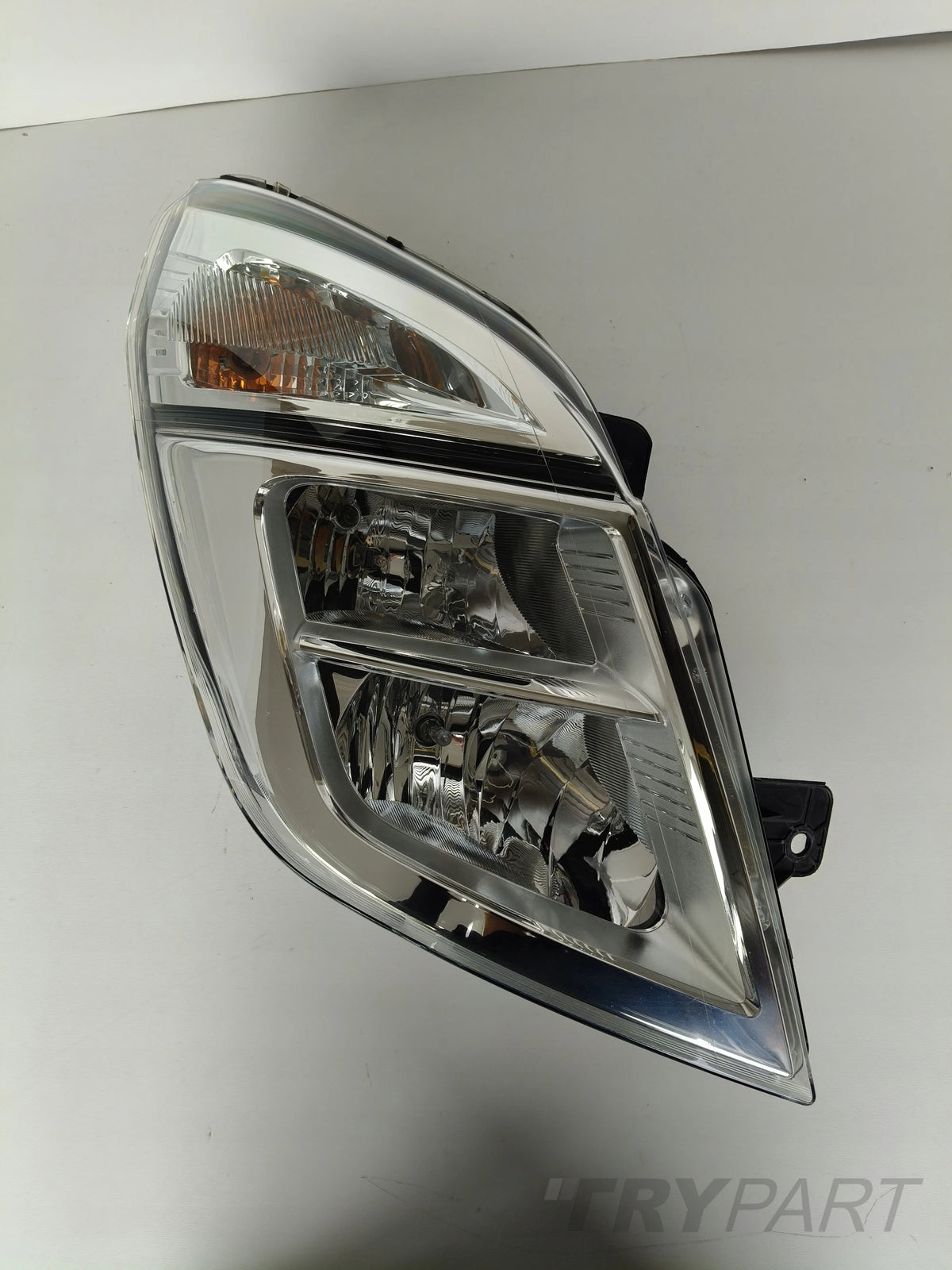 RIGHT HEADLIGHT NISSAN NV400 11-