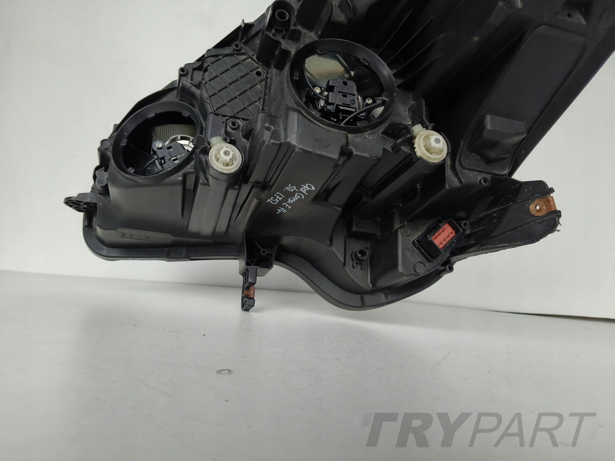 RIGHT HEADLIGHT OPEL CORSA E 14-