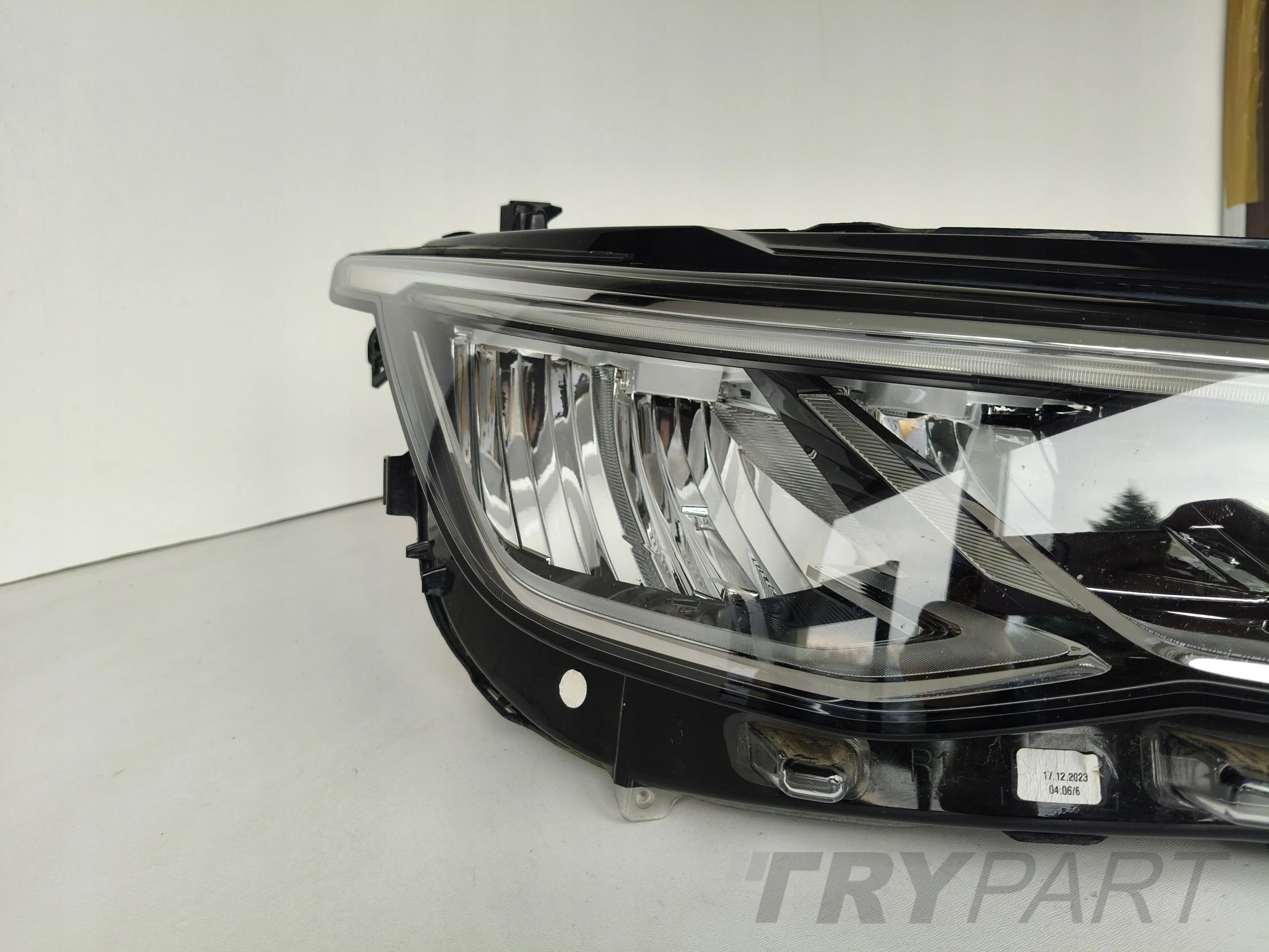 RIGHT HEADLIGHT VW GOLF VIII 8 5H 5H0 20- LED