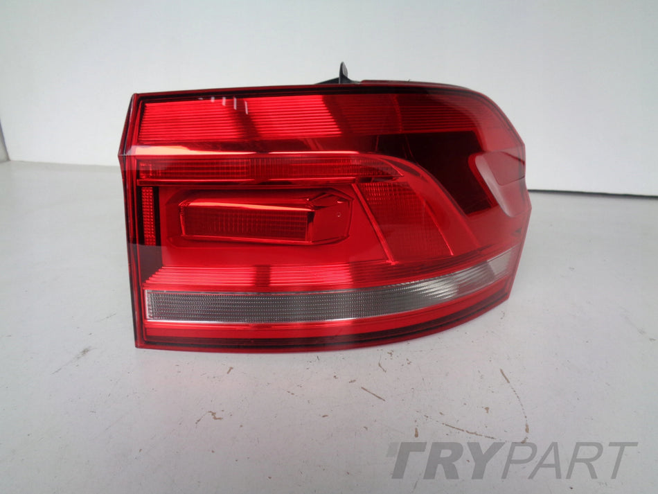 RIGHT TAIL LIGHT FOR VW TOURAN 5TA 16-