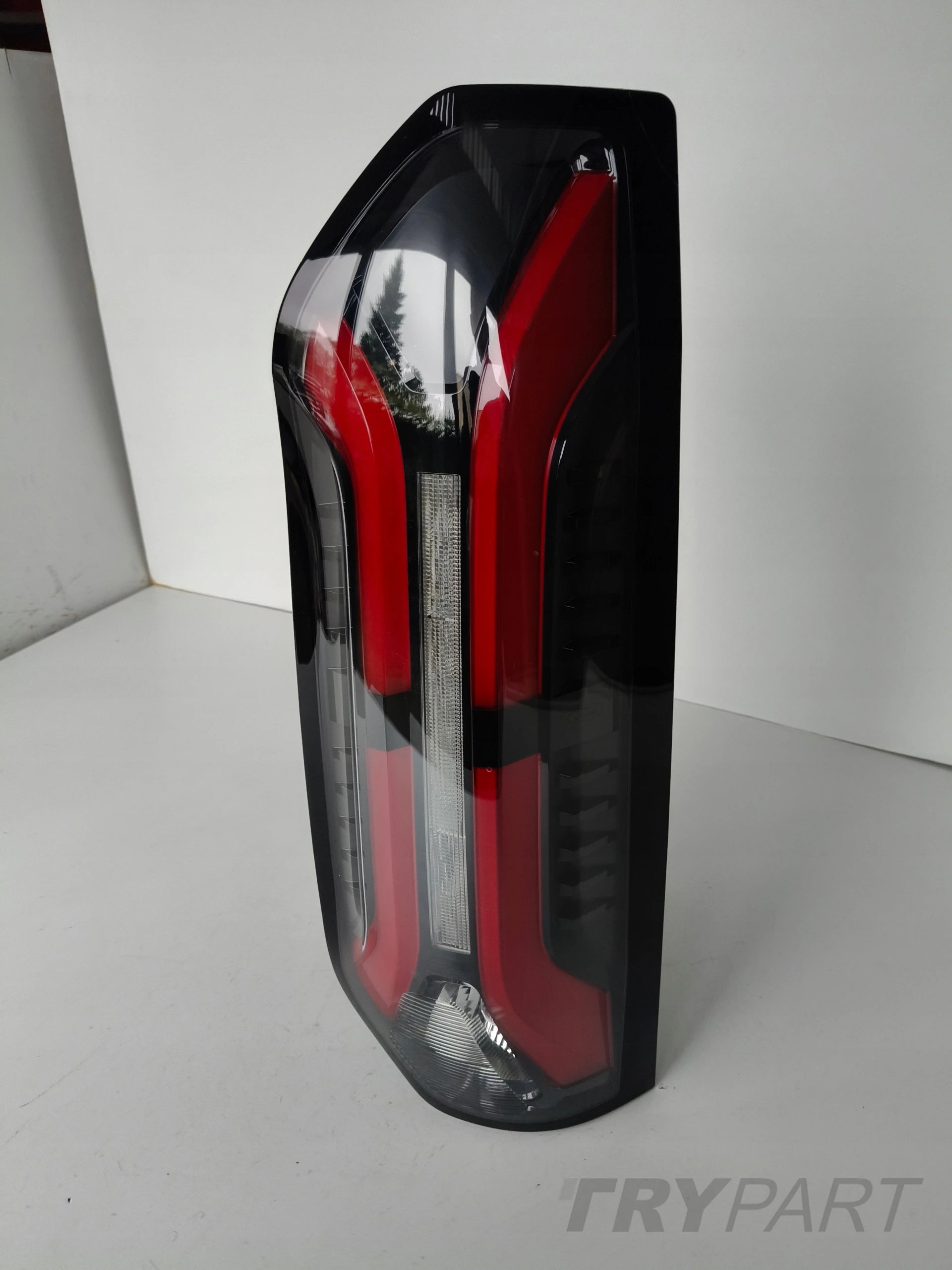RIGHT TAIL LIGHT FORD TRANSIT CUSTOM II 23- LED