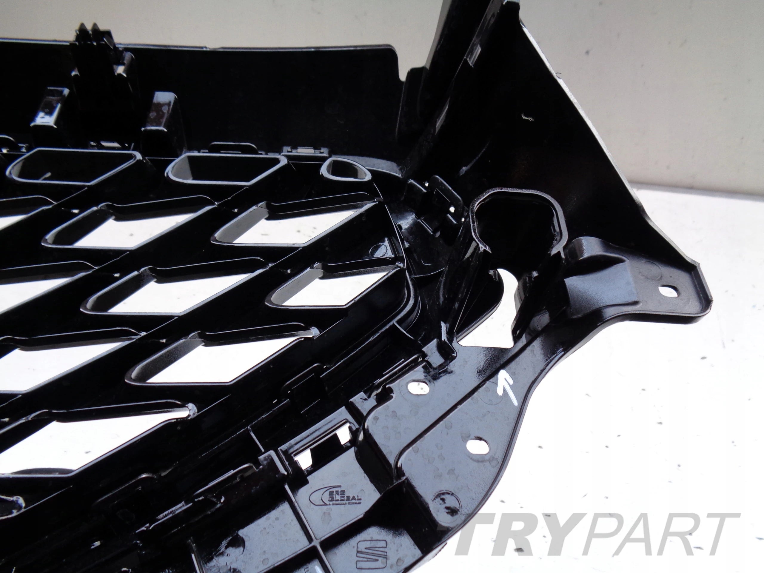 SEAT CUPRA FORMENTOR 5FF 20- GRILL INTAKE MOLDING