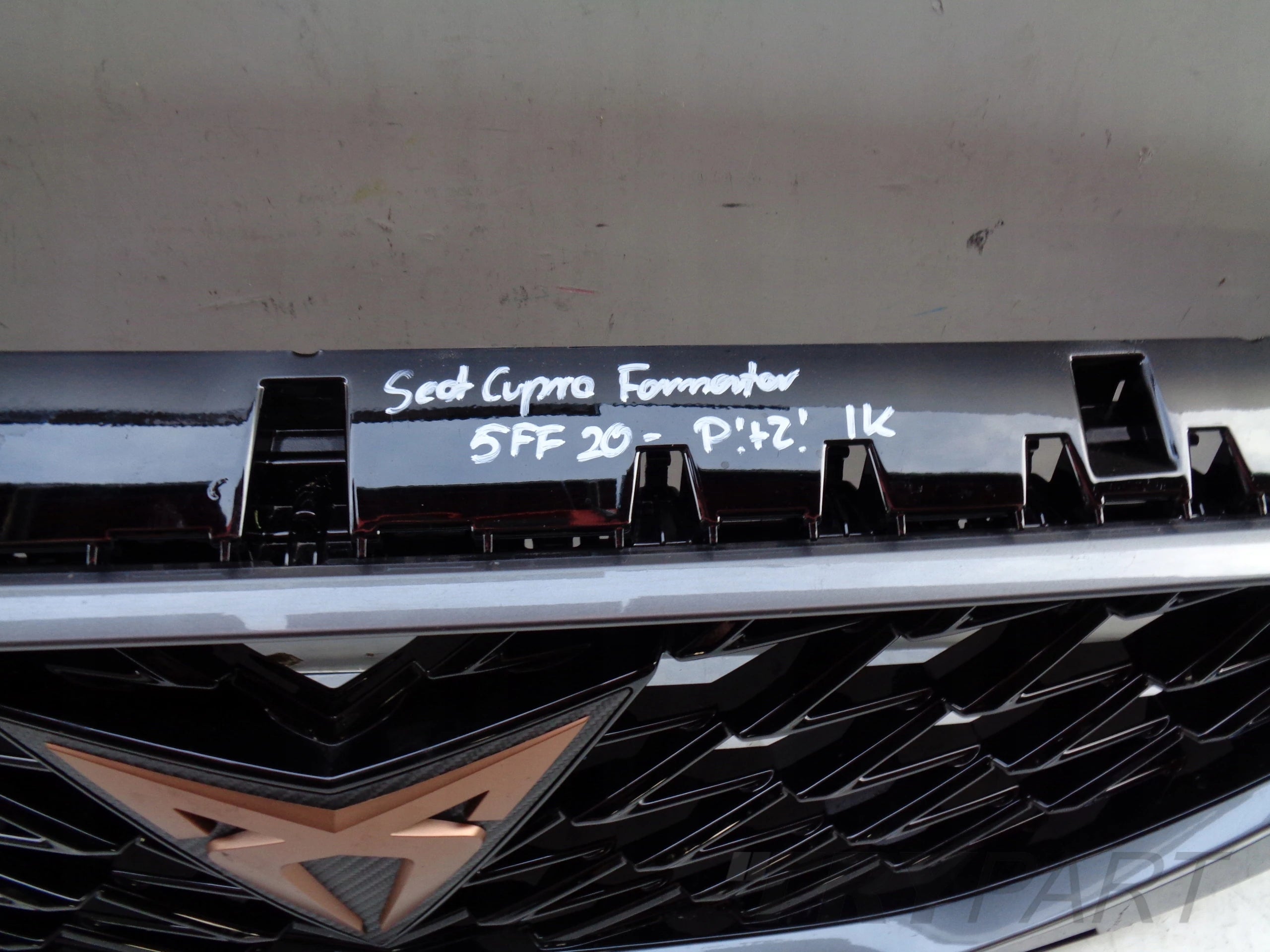 SEAT CUPRA FORMENTOR 5FF 20- GRILL INTAKE MOLDING