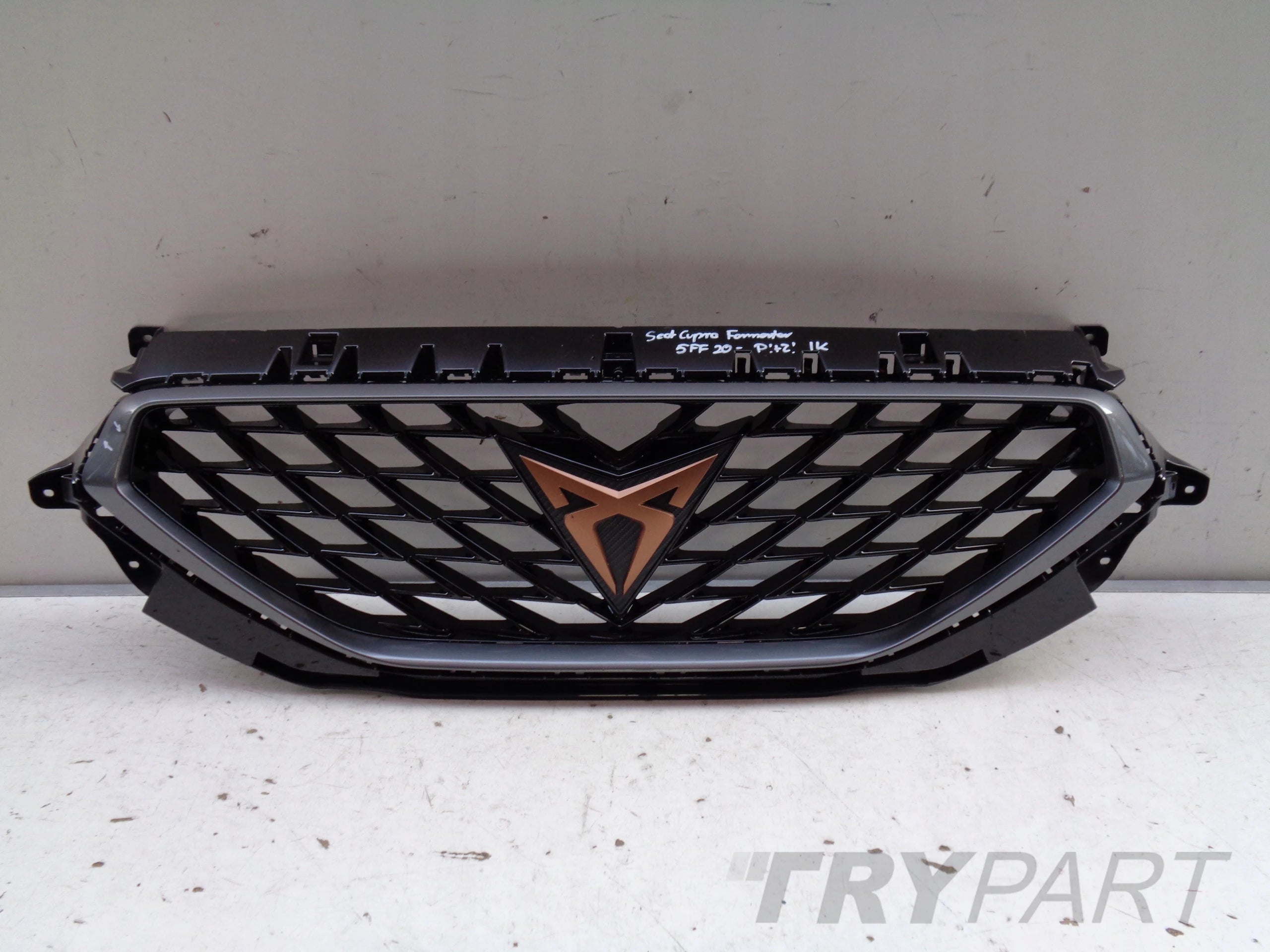 SEAT CUPRA FORMENTOR 5FF 20- GRILL INTAKE MOLDING