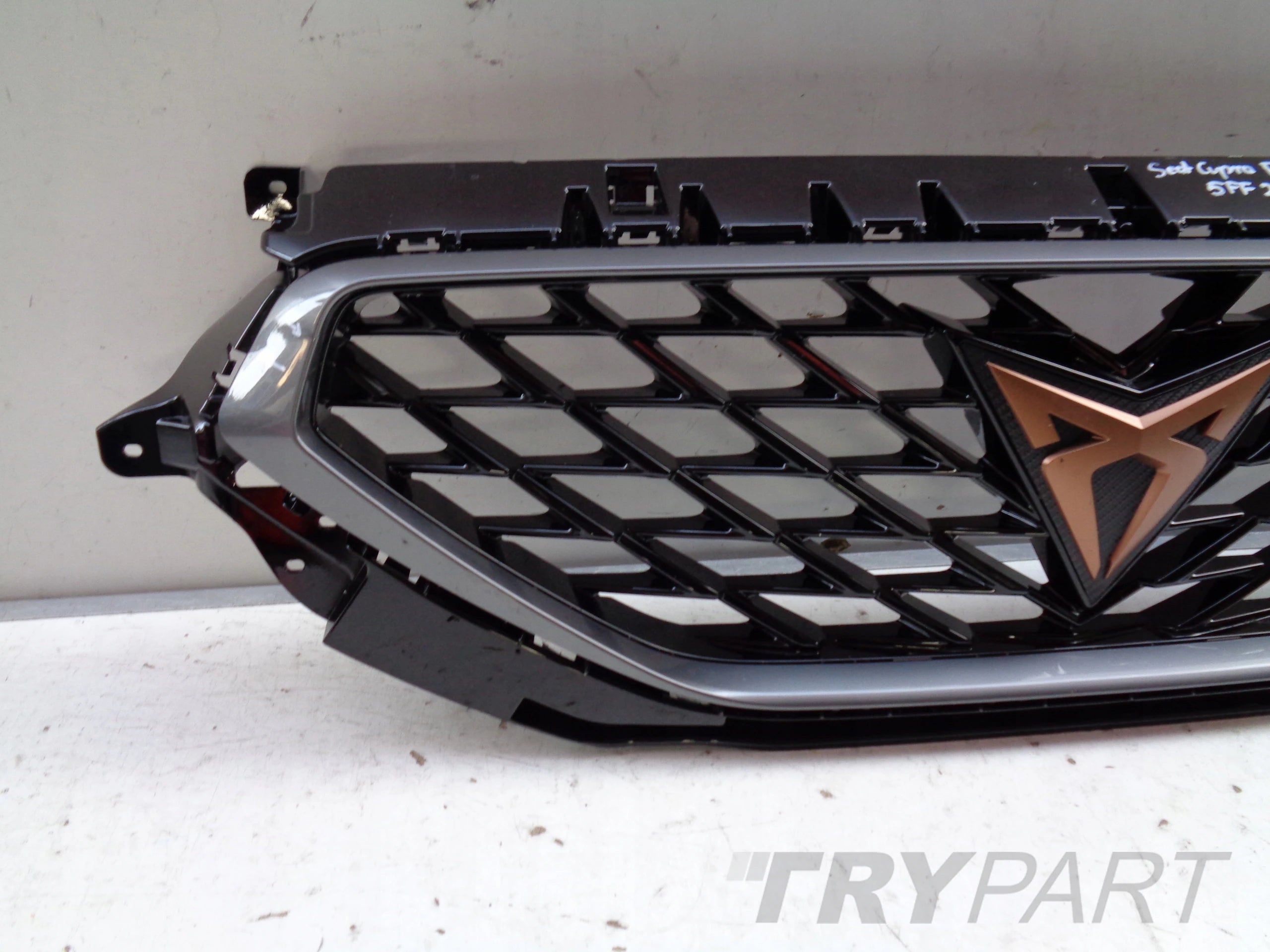 SEAT CUPRA FORMENTOR 5FF 20- GRILL INTAKE MOLDING