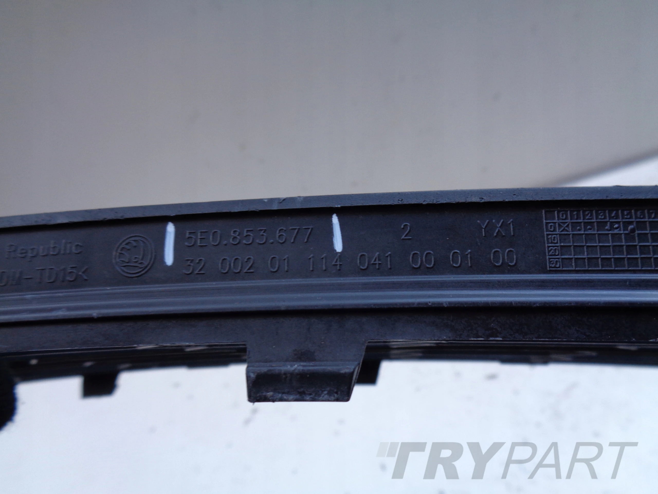 SKODA OCTAVIA III 3 5E 5E0 12-16 BUMPER GRILLE