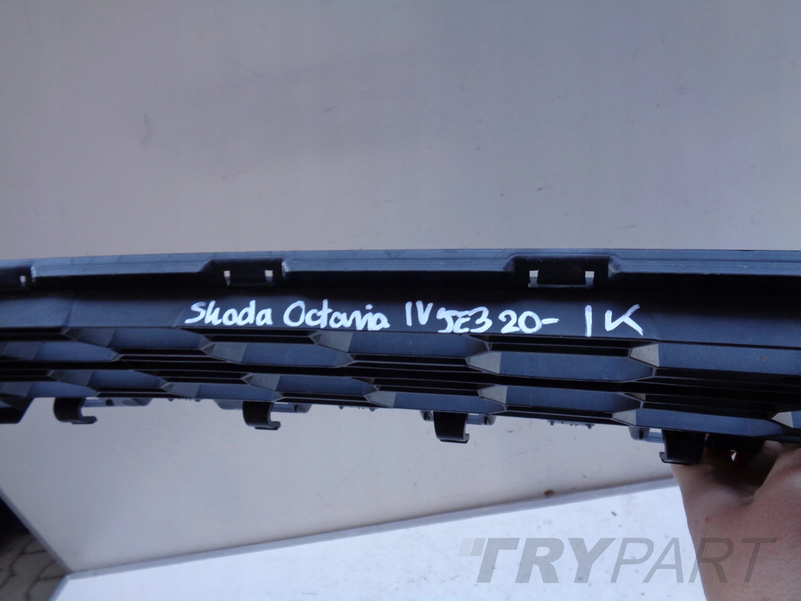 SKODA OCTAVIA IV 4 5E3 20- BUMPER GRILLE