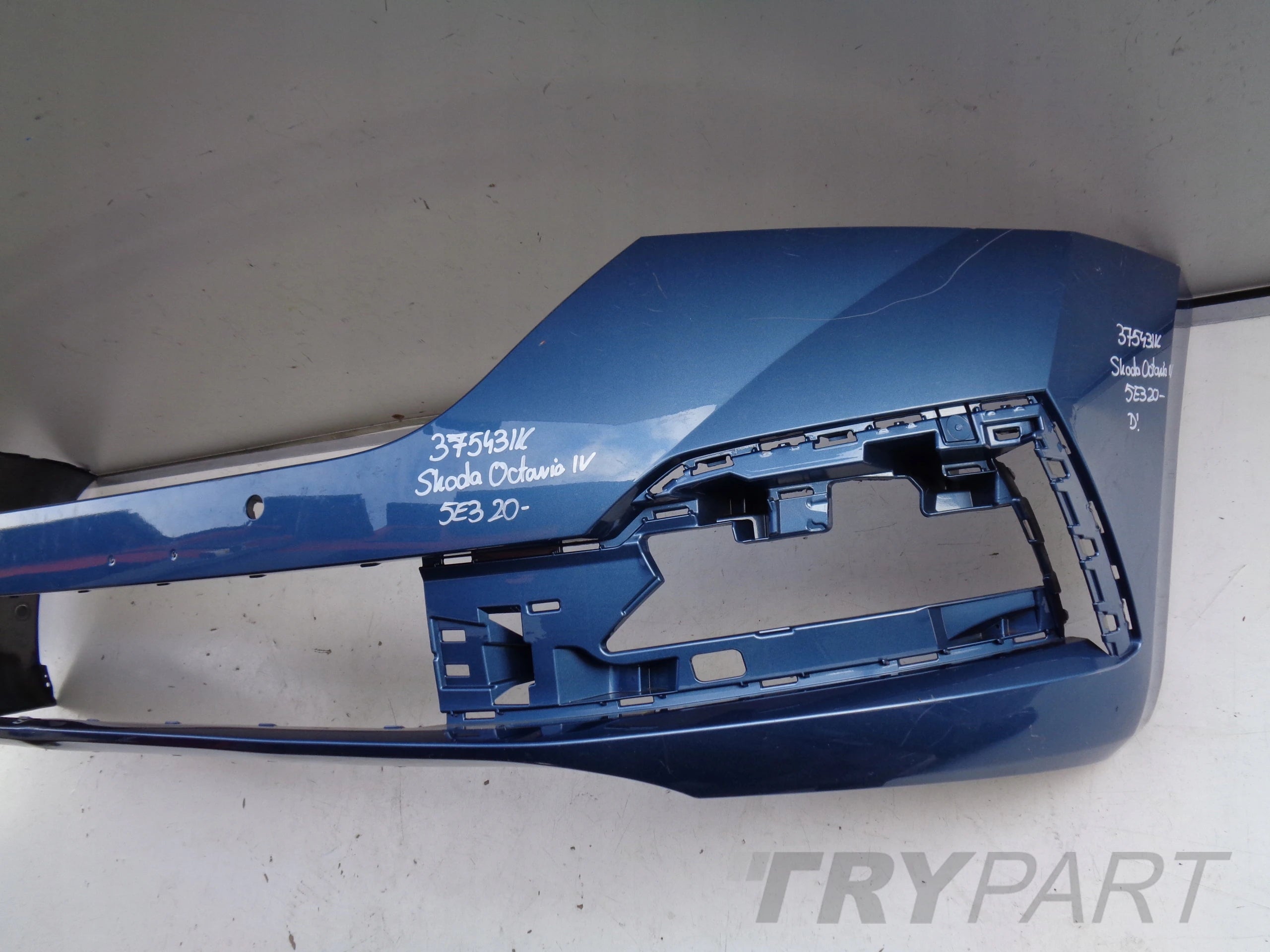 SKODA OCTAVIA IV 4 5E3 20- FRONT BUMPER NO. 37543