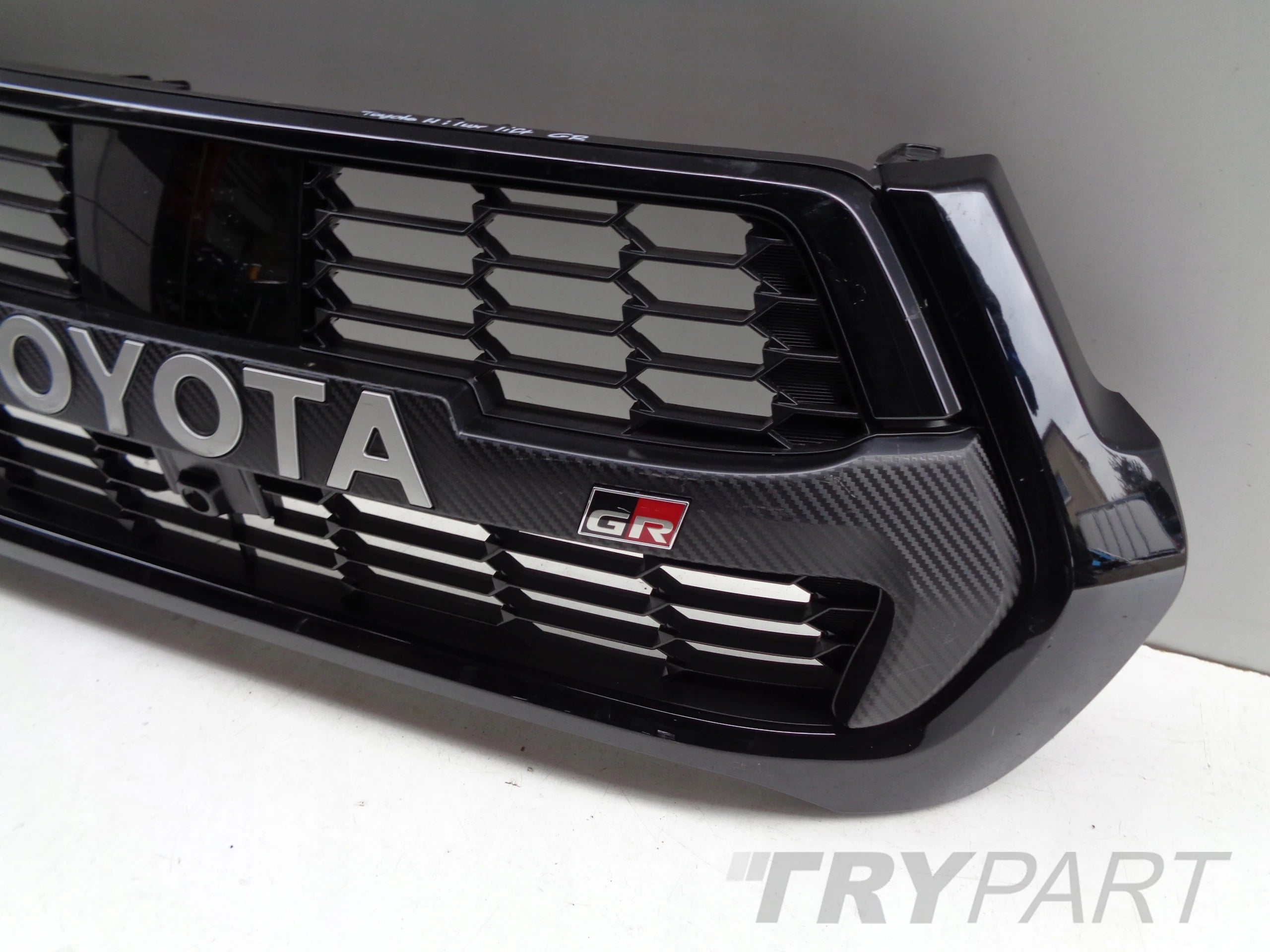 TOYOTA HILUX 20- LIFT GR SPORT RADIATOR GRILLE