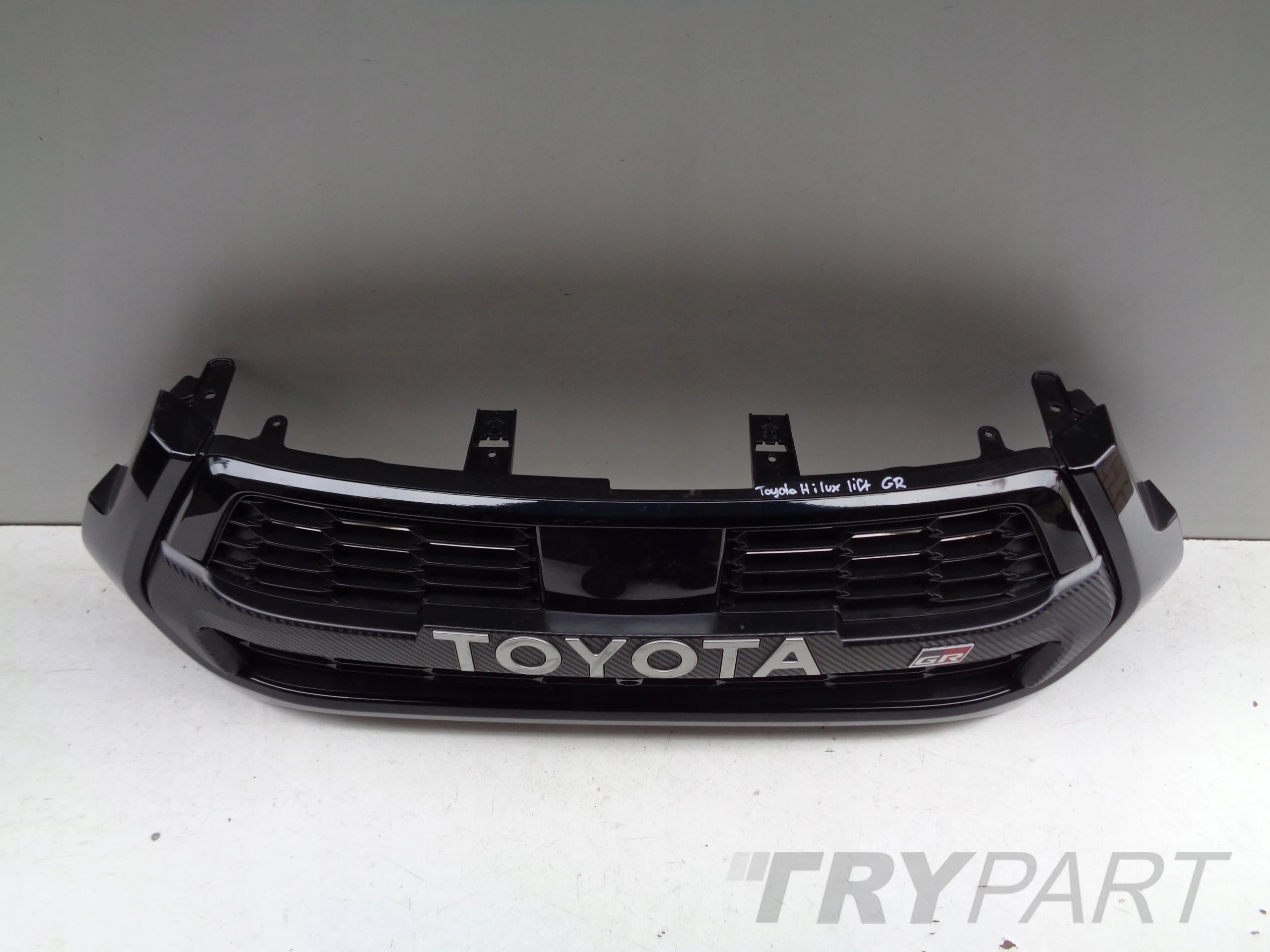 TOYOTA HILUX 20- LIFT GR SPORT RADIATOR GRILLE