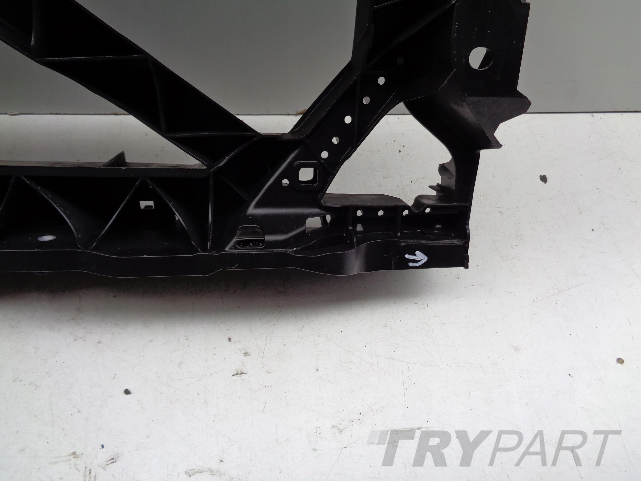 UPPER FRONT BUMPER REINFORCEMENT AUDI Q4 89A