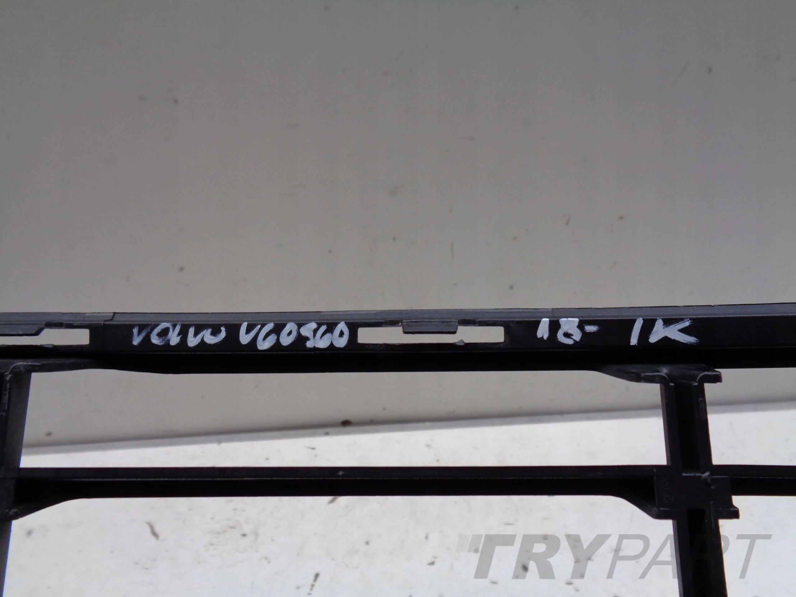VOLVO V60 S60 III 18- BUMPER GRILLE
