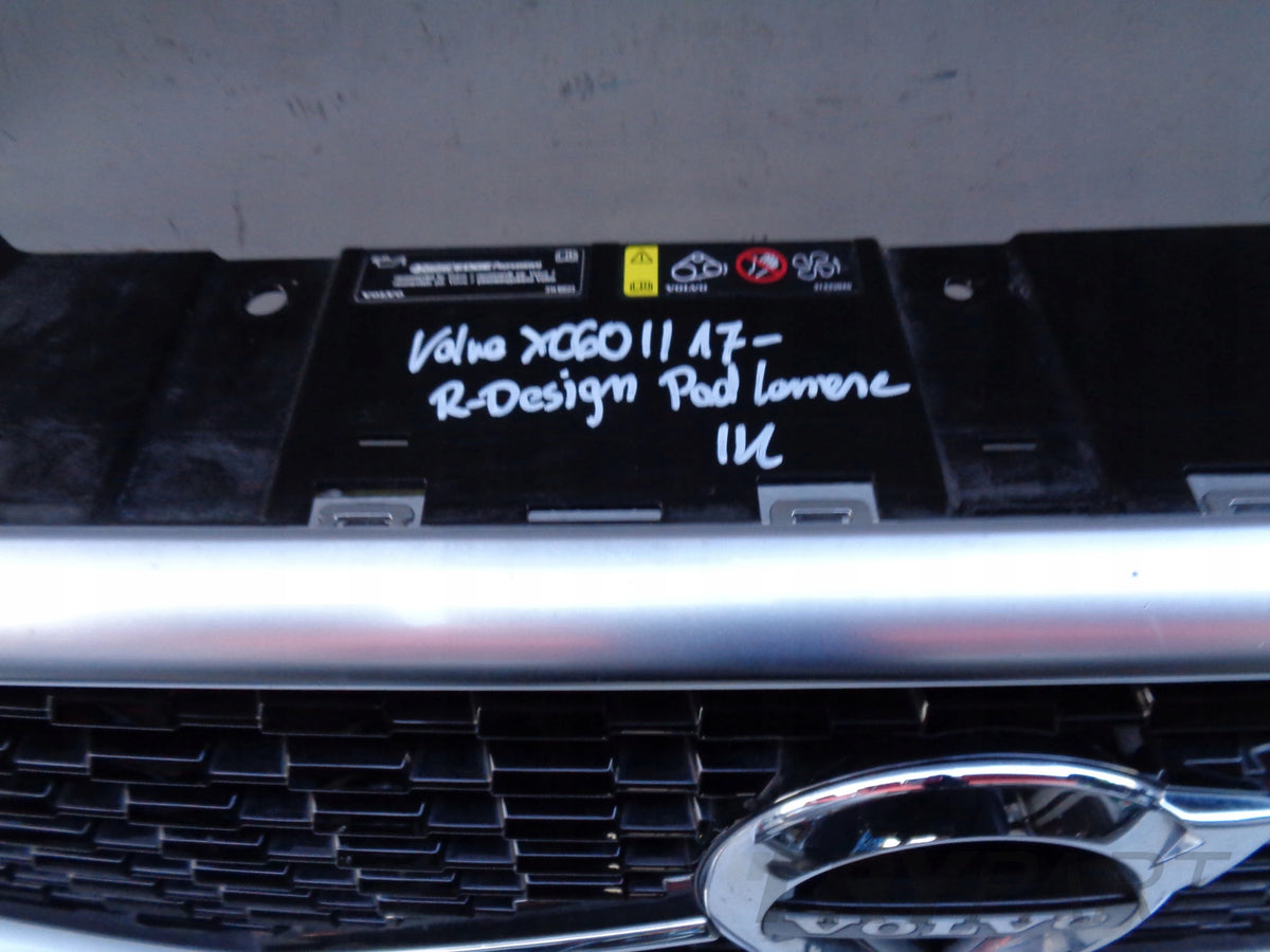 VOLVO XC60 II 17- R-DESIGN RADIATOR GRILLE COVER FOR CAMERA