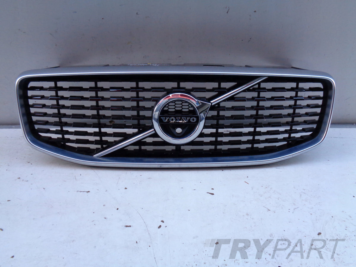 VOLVO XC60 II 17- R-DESIGN RADIATOR GRILLE COVER FOR CAMERA