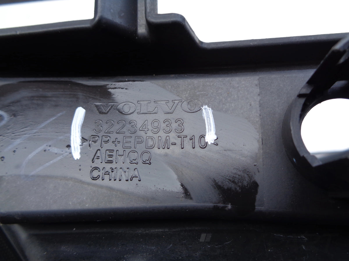 VOLVO XC60 II 21- FACELIFT BUMPER GRILLE