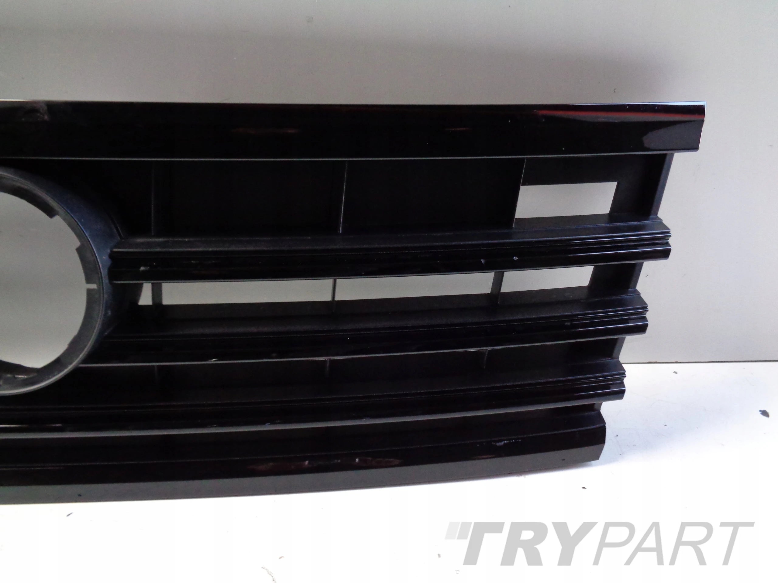 VW TOUAREG III 760 18- BLACK RADIATOR GRILLE