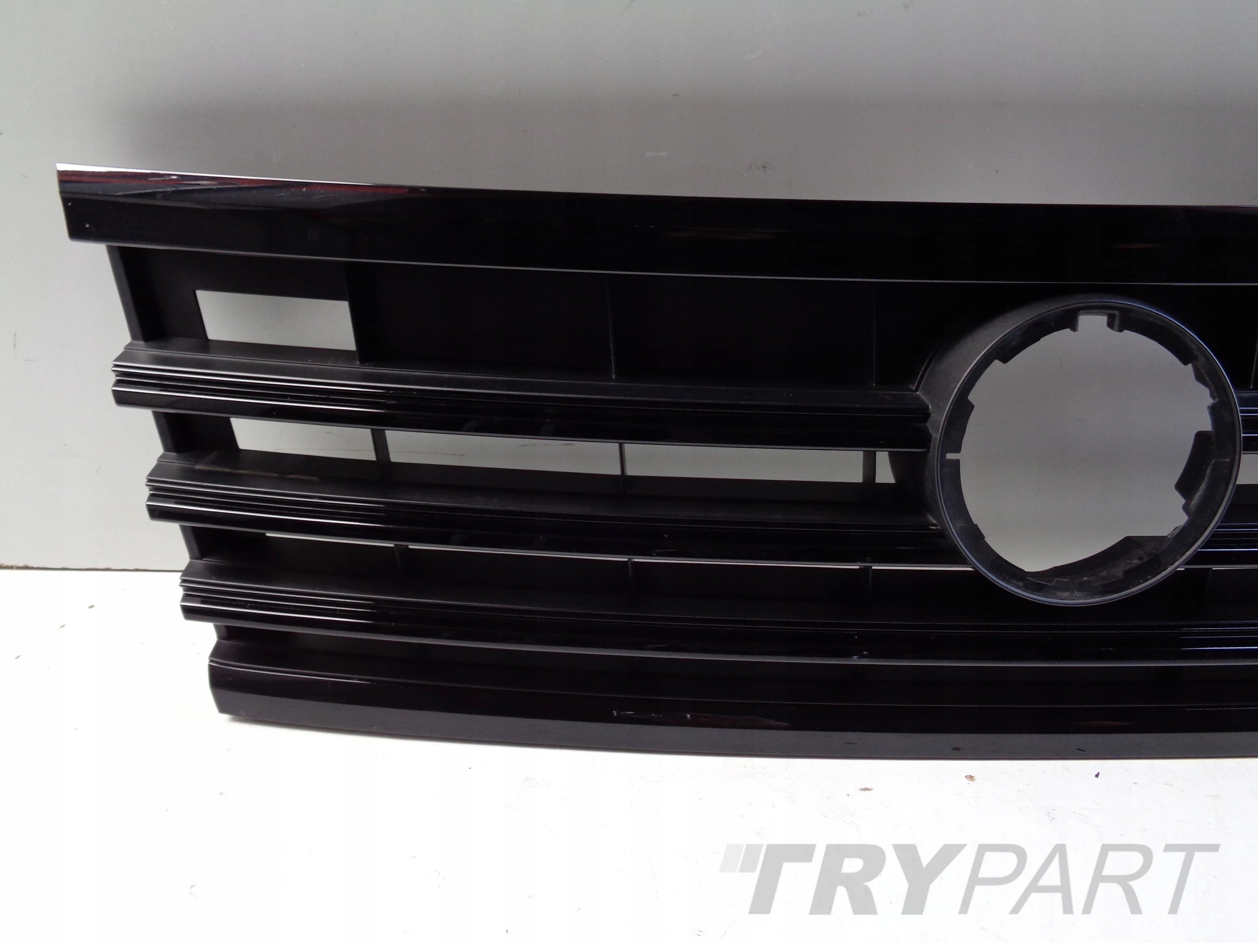 VW TOUAREG III 760 18- BLACK RADIATOR GRILLE