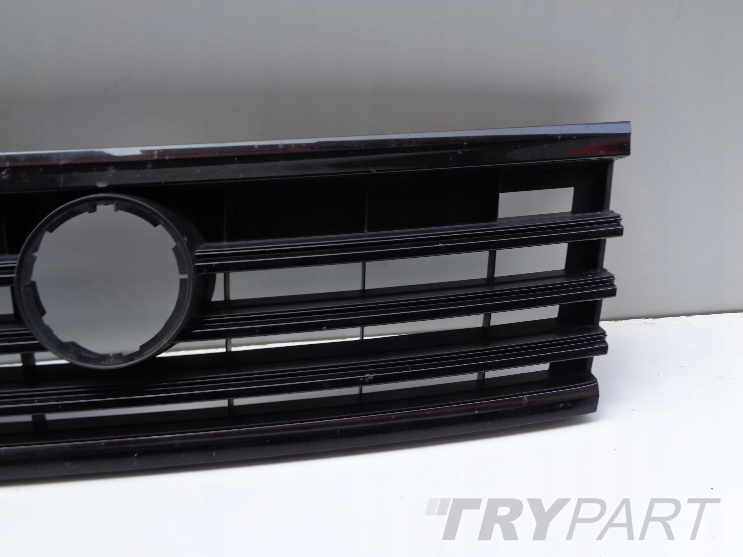 VW TOUAREG III 760 18- BLACK RADIATOR GRILLE