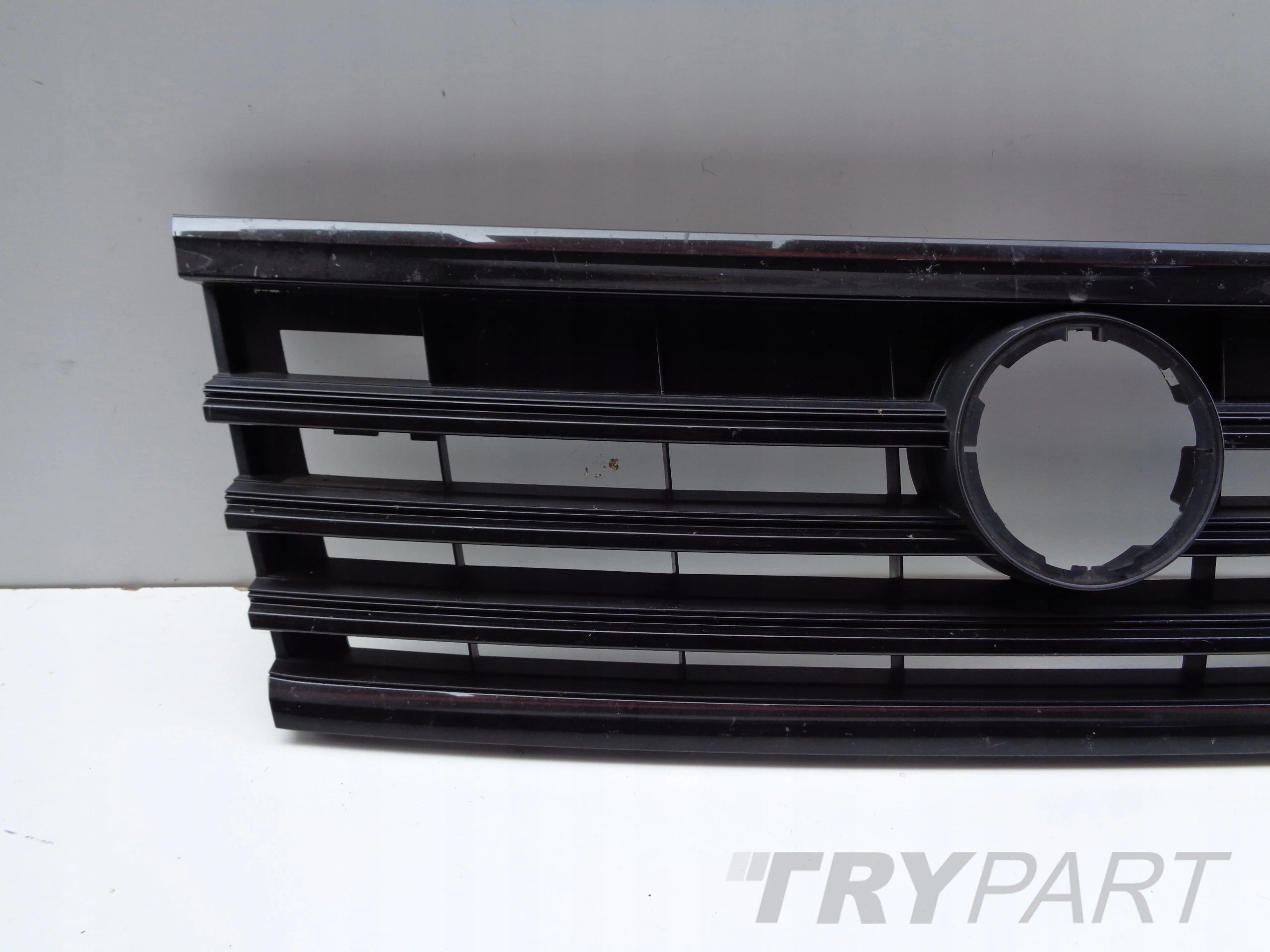 VW TOUAREG III 760 18- BLACK RADIATOR GRILLE