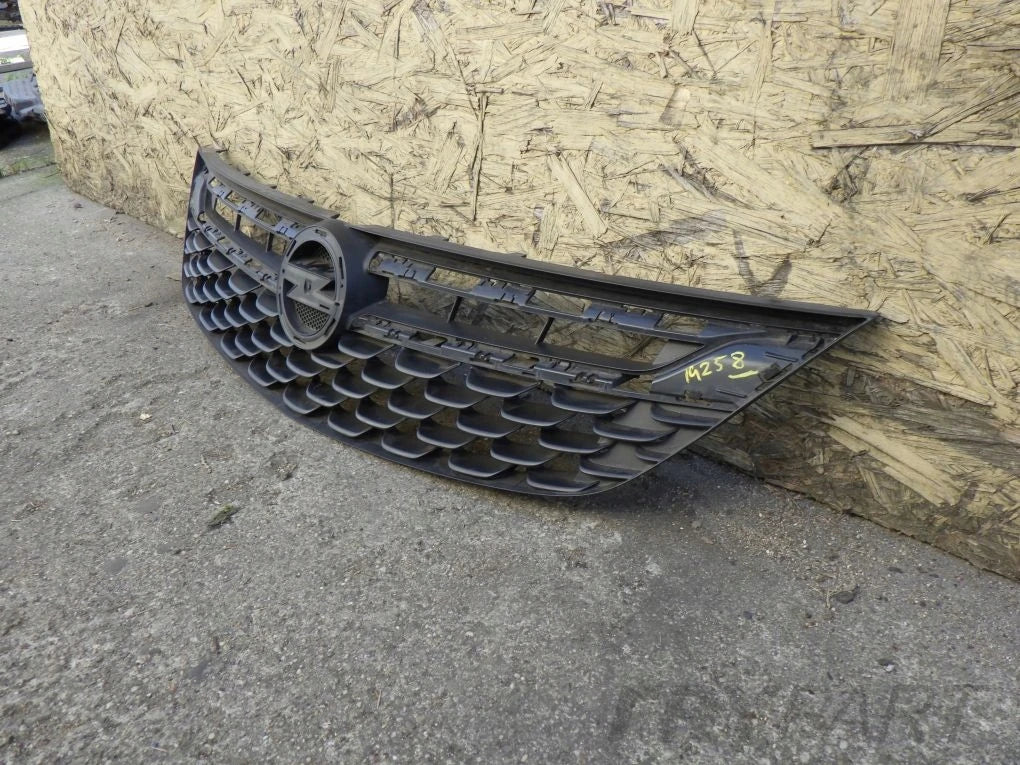 OPEL ASTRA V K 5-15 Grille with emblem