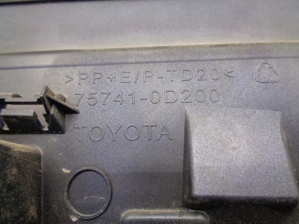 YARIS III LIFT IV 17- Right Rear Door Molding