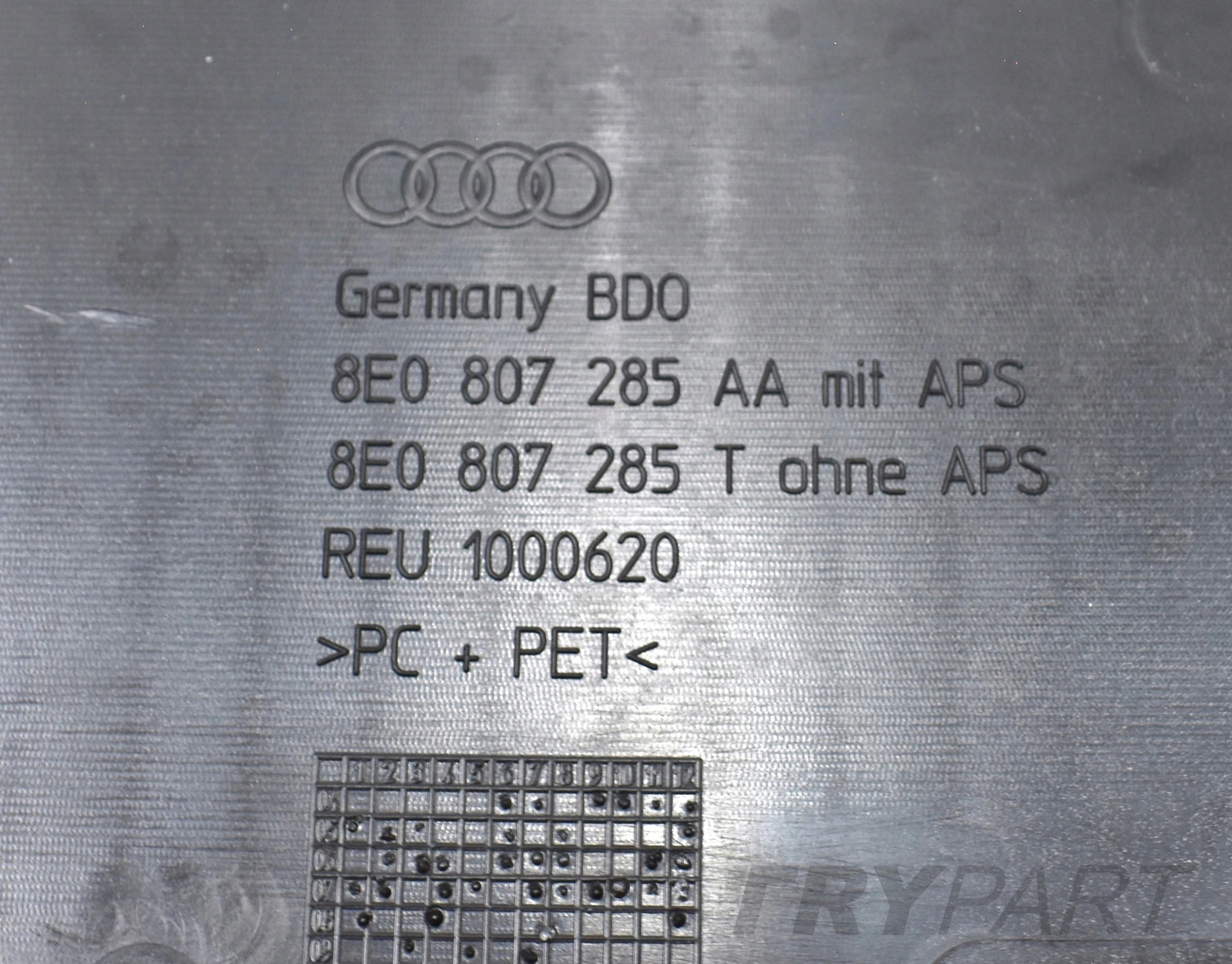 AUDI A4 S4 B7 8E0 LICENSE PLATE HOLDER NEW ORG