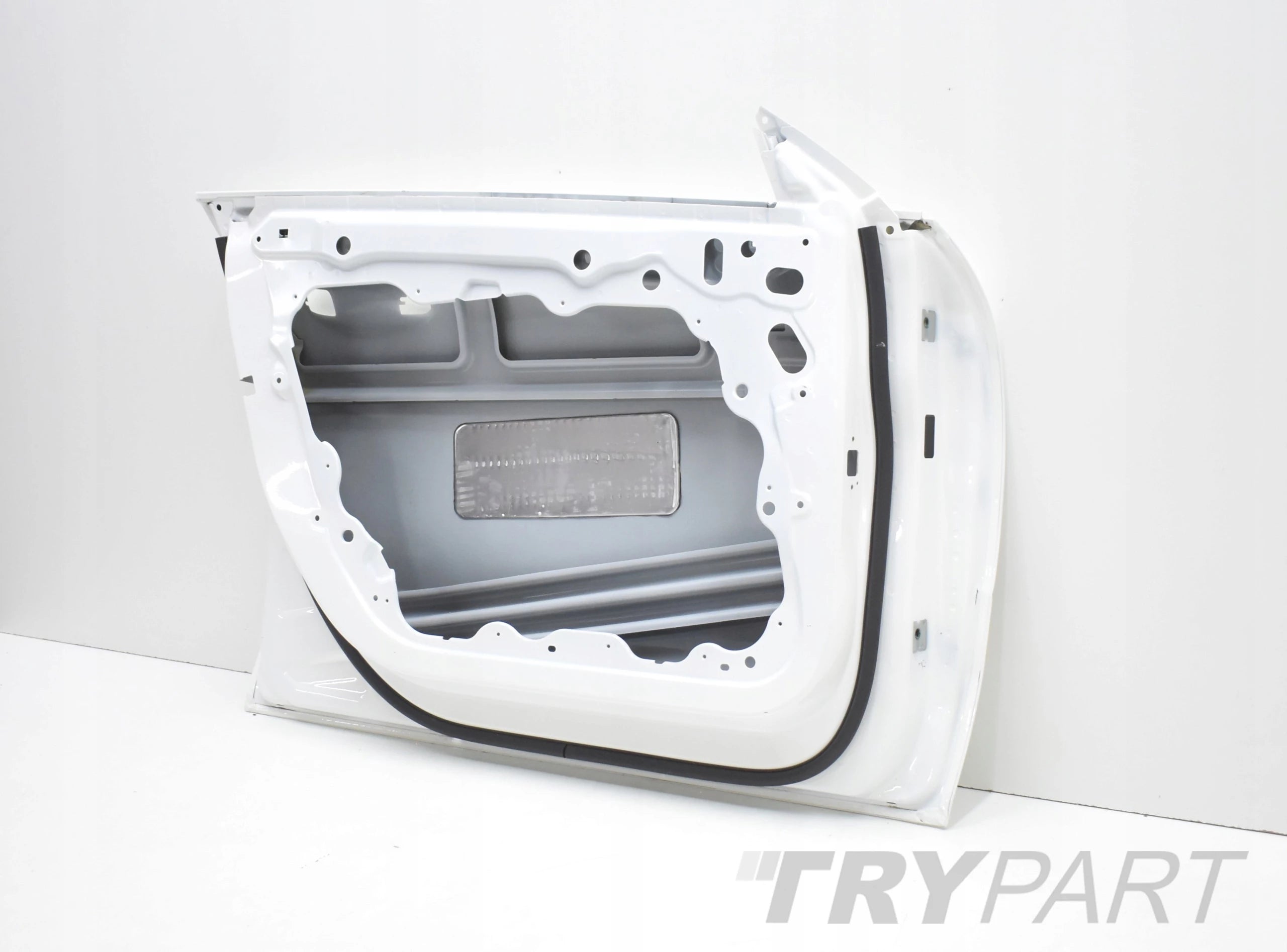 MERCEDES CLA W118 LEFT FRONT DOOR ORG