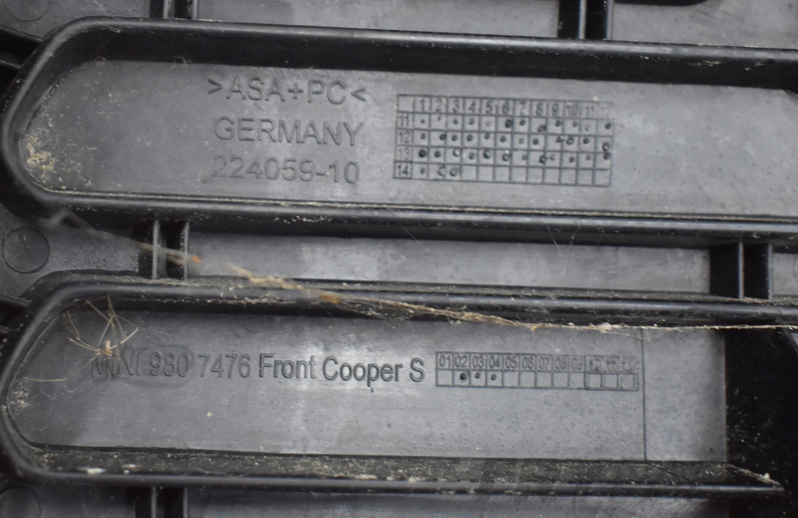 MINI COUNTRYMAN S R60 Grill Bumper Chrome Front OEM 9807476