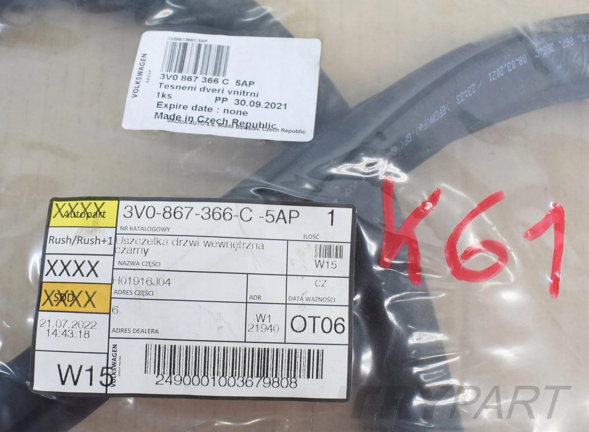 SKODA SUPERB III 3V0 DOOR SEAL RIGHT FRONT