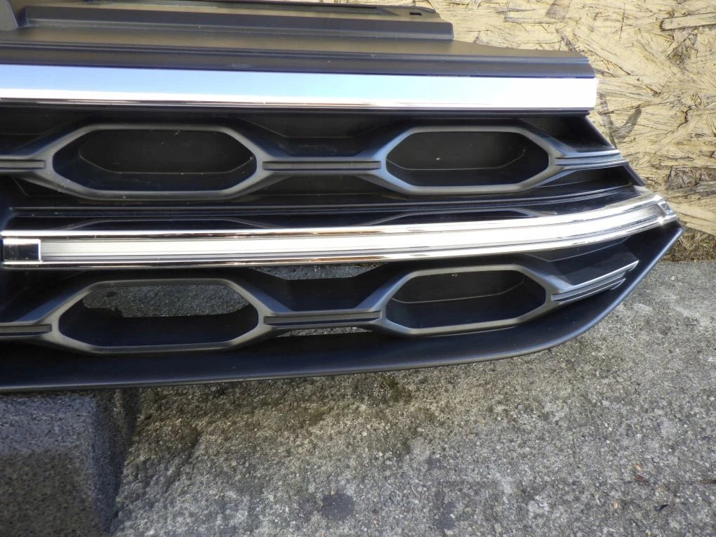 VW T-ROC T ROC LIFT LED 21- 2GA853651 Grille Emblem