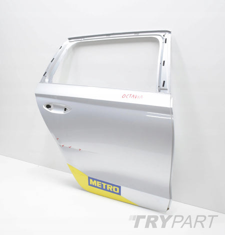 SKODA OCTAVIA IV 5E7 RIGHT REAR DOOR ORIGINAL ESTATE