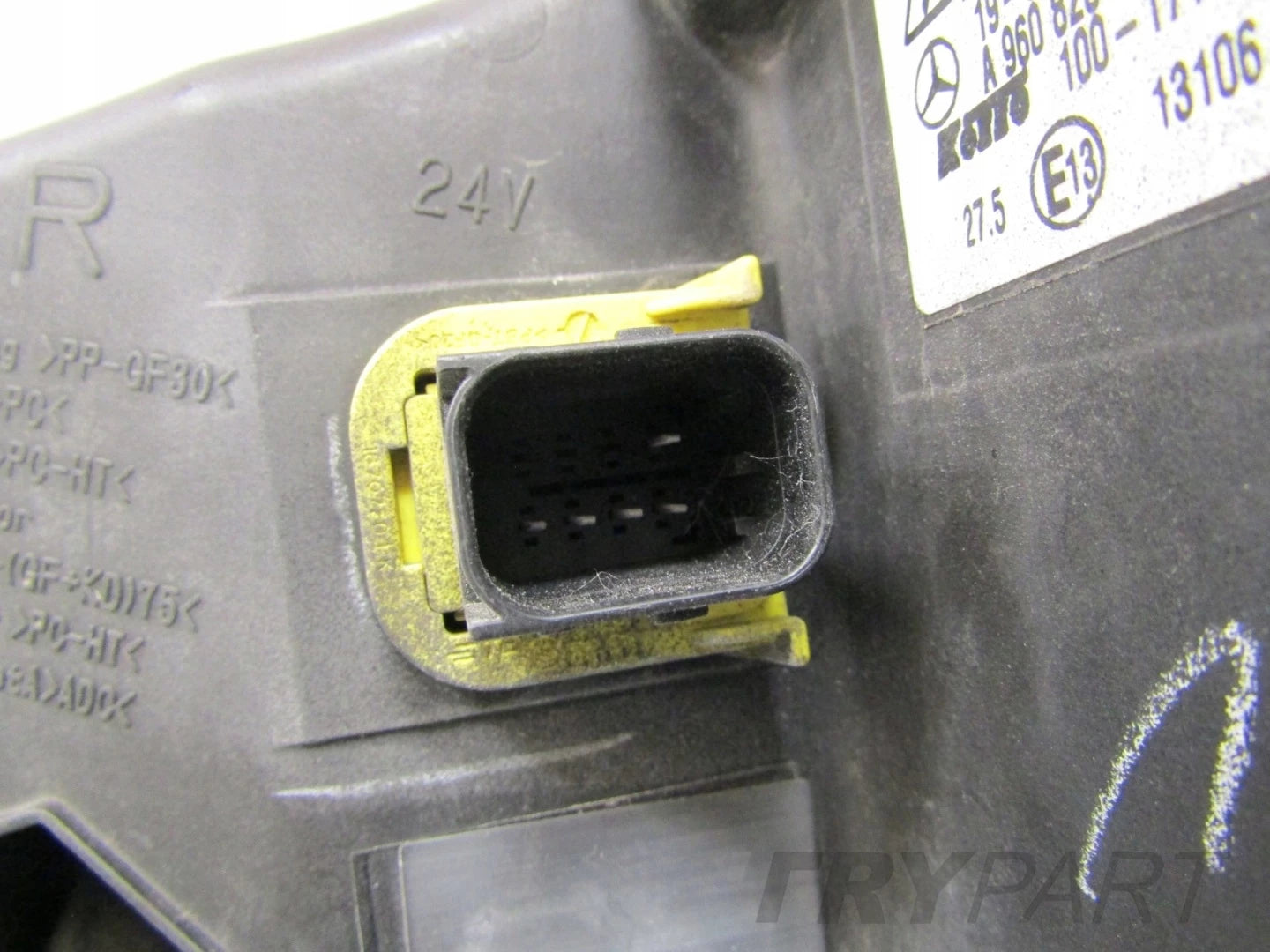 Headlight Mercedes Actros MP4 XENON 11- RH A9608200739
