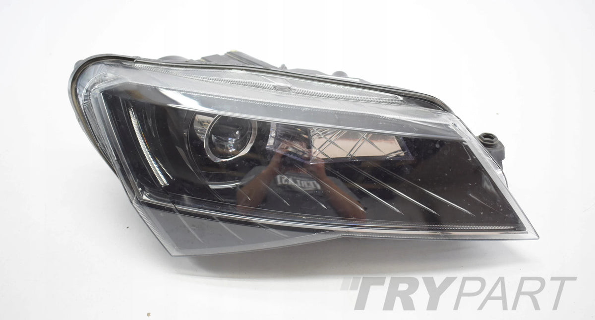 SUPERB III 3V HEADLIGHT RIGHT FRONT EU GENUINE USED!