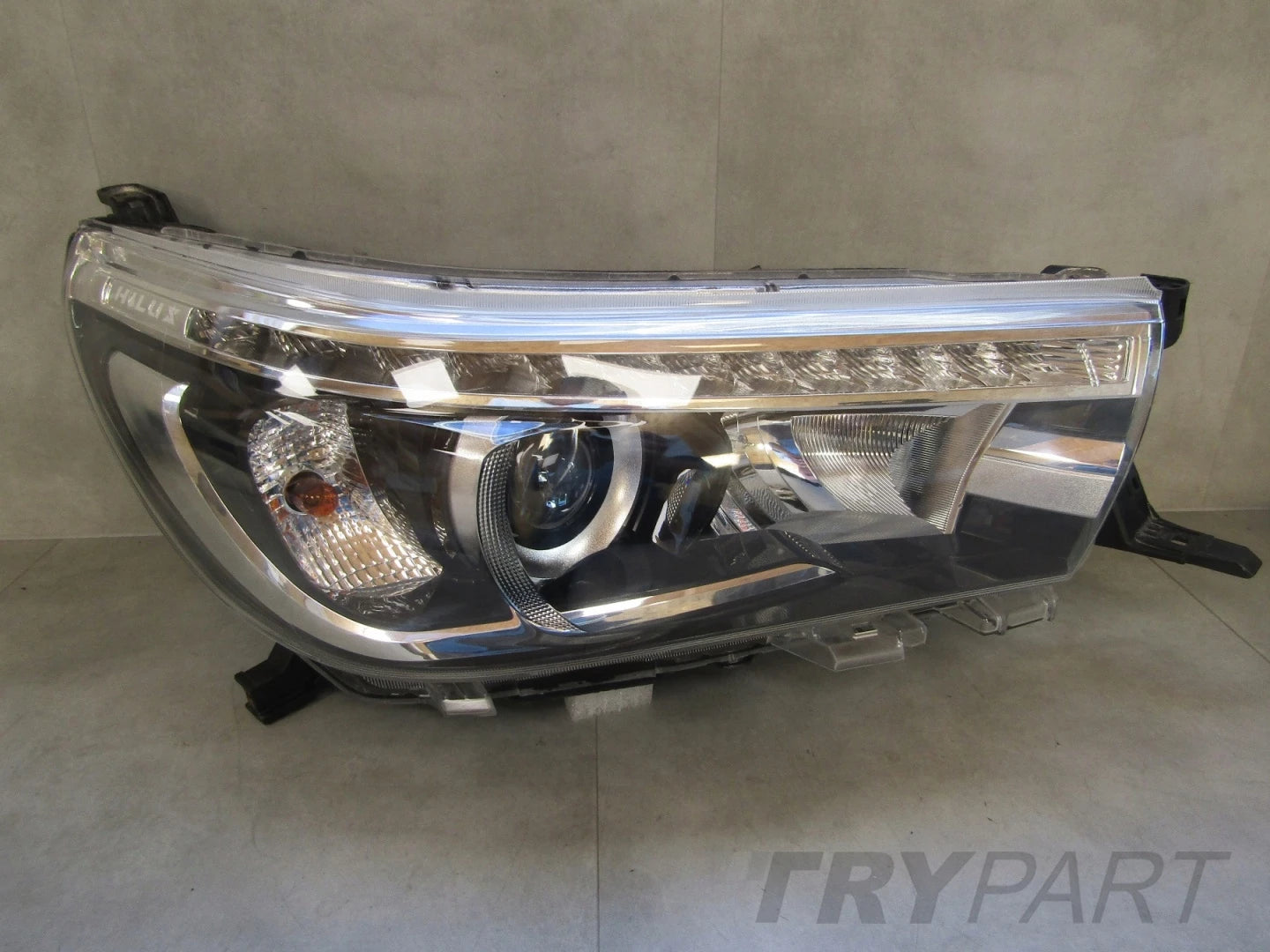 Headlight Toyota Hilux 8 VIII LENS LED 15- RH RIGHT