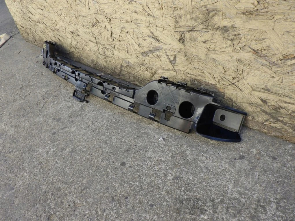 BMW 1 E82 E88 REAR CENTER BUMPER SLIDER