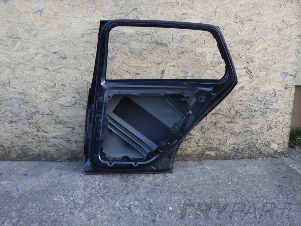 MERCEDES C-CLASS 206 W206 ESTATE A2067328600 REAR RIGHT DOOR