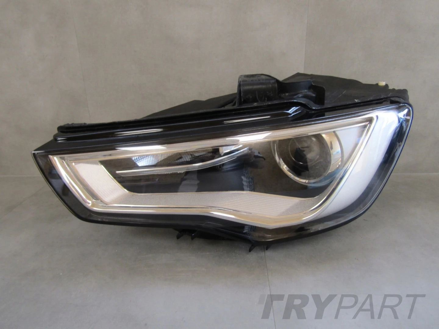 Audi A3 8V 12-16 LH Xenon Headlight 8V0941005C