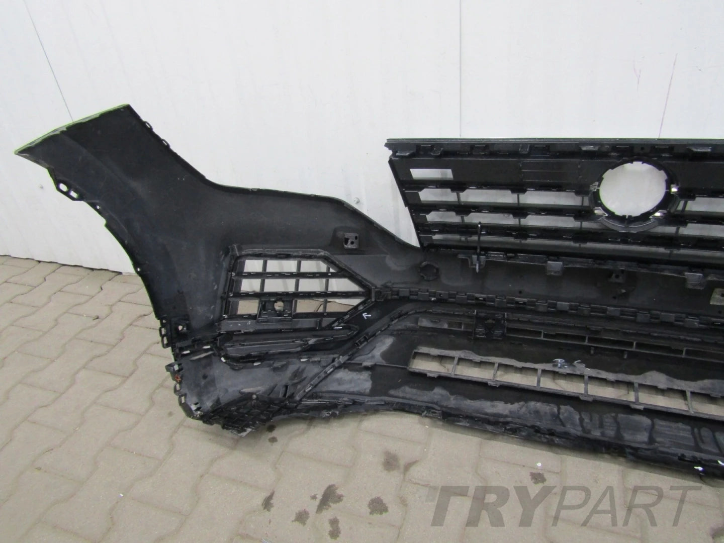 Front Bumper VW Touareg 3 III 760 18-