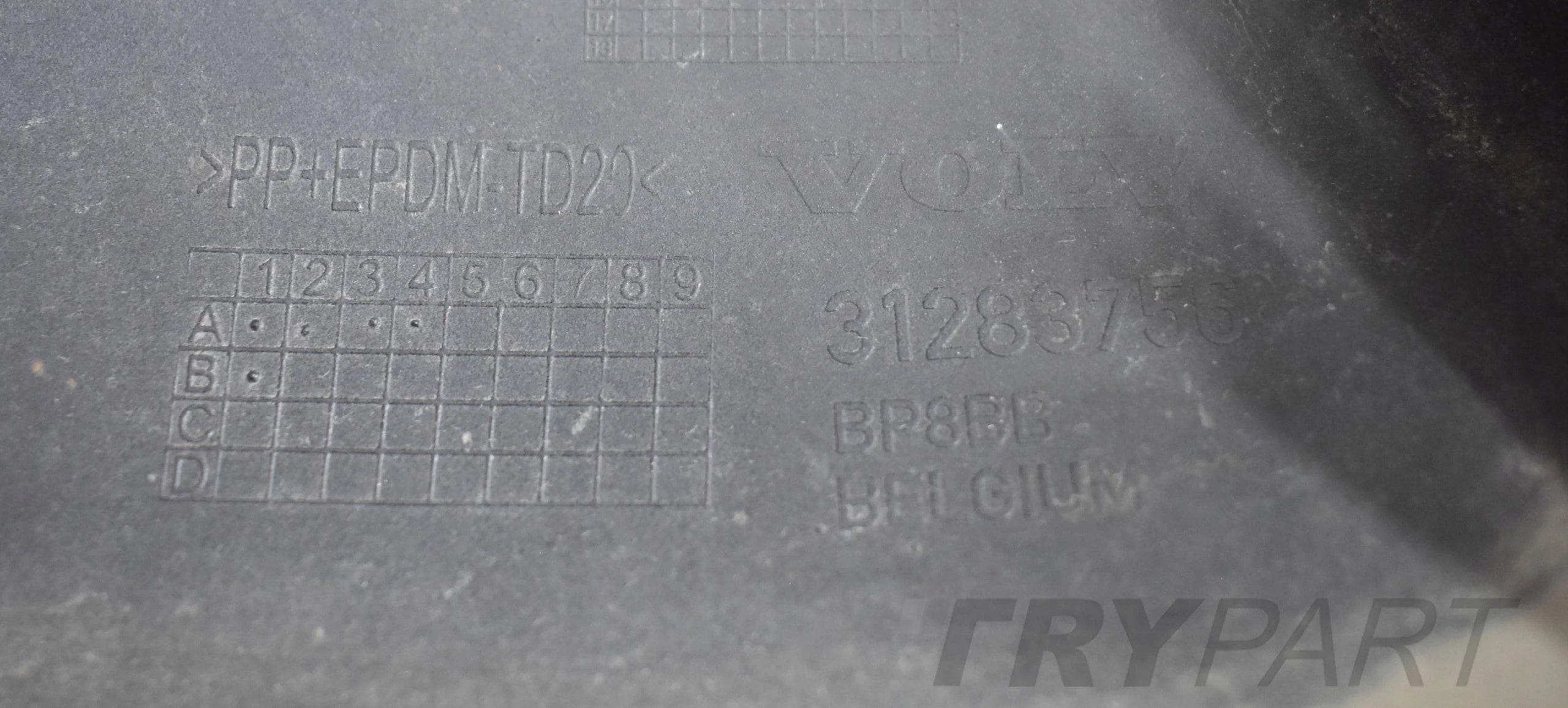 VOLVO V40 V-40 REAR BUMPER ORG + BOTTOM