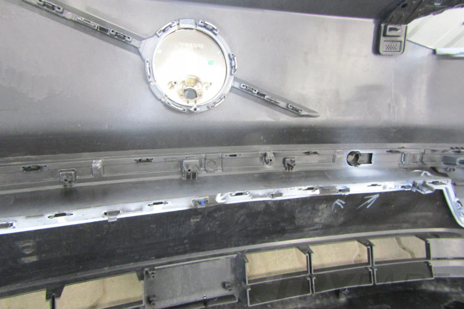 Front Bumper Volvo EX30 EX 30 23- (LOGO)