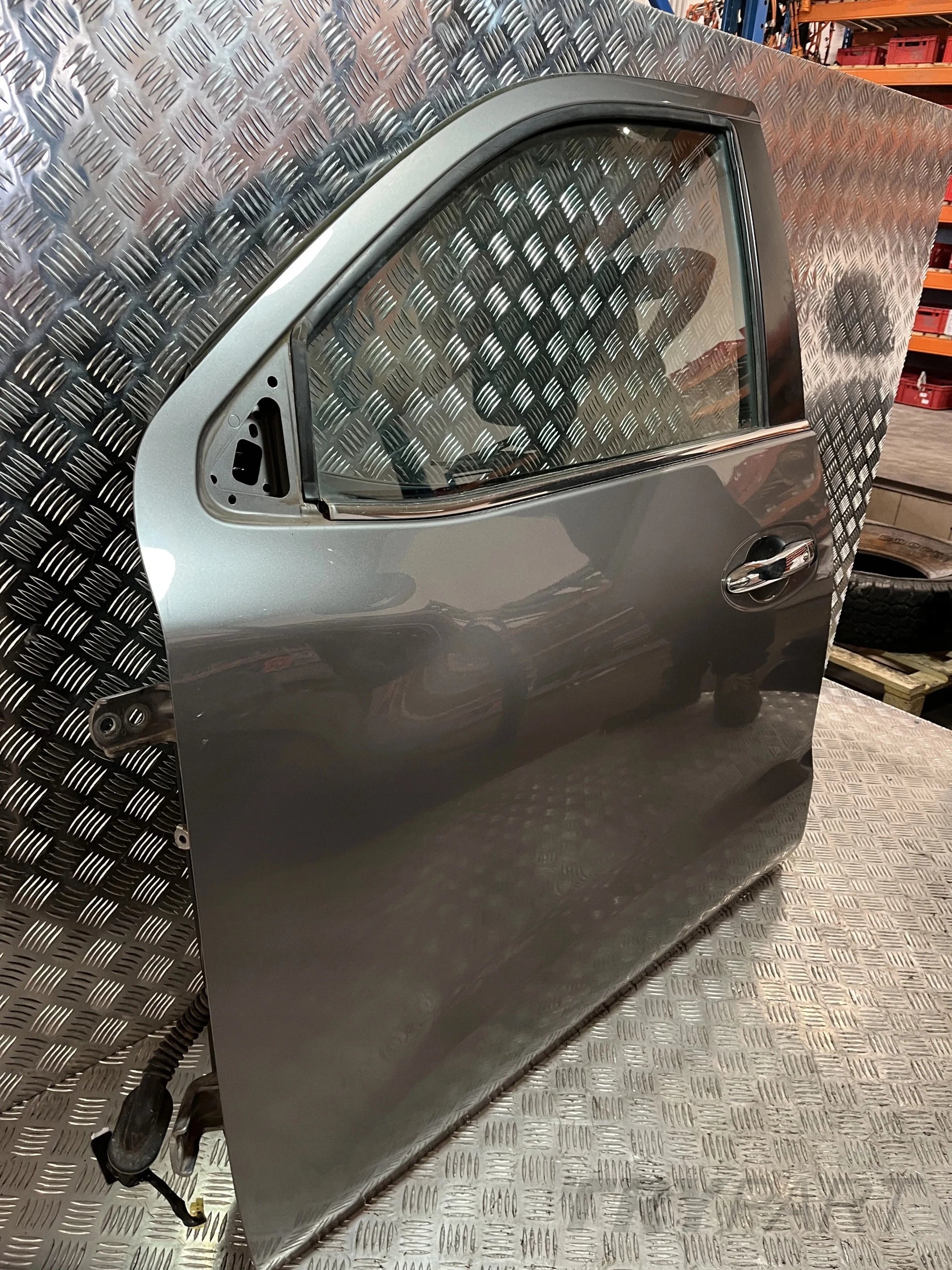 LEFT FRONT DOOR NISSAN NAVARA NP300 D23 15- K51