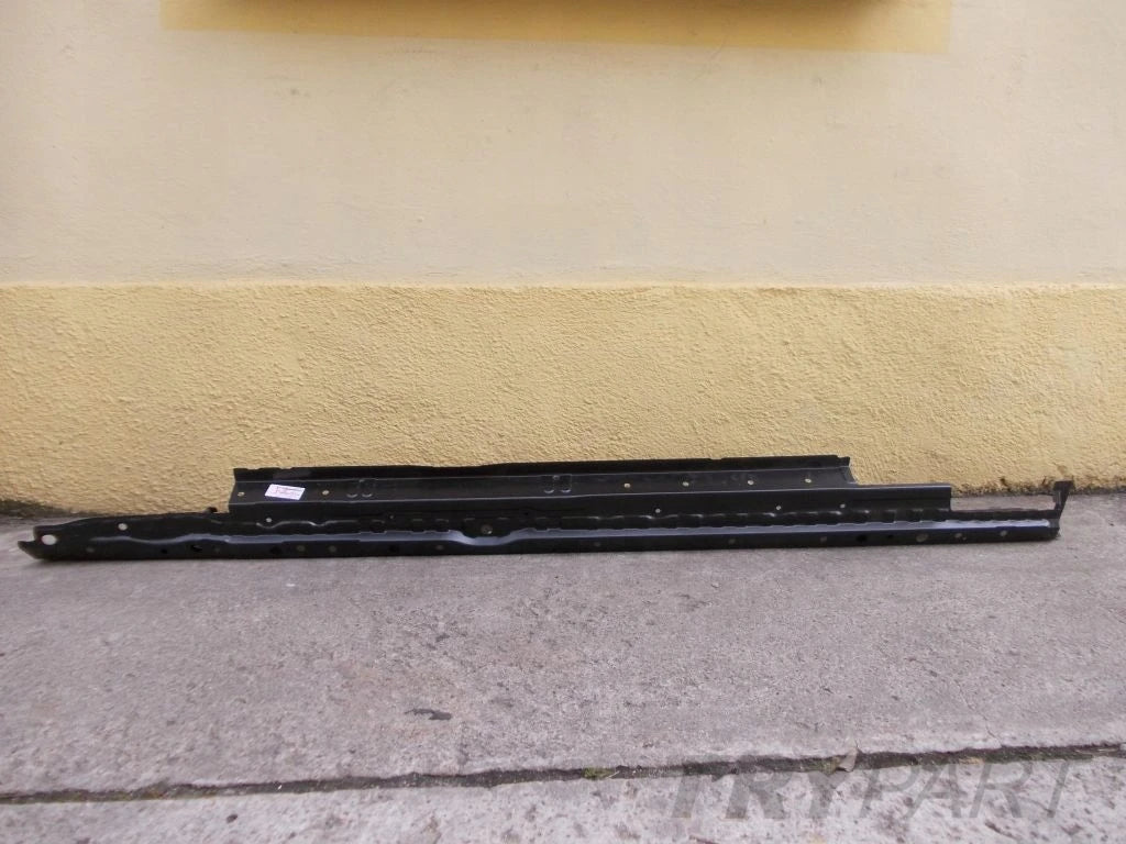 Bmw 7 F01 right sill
