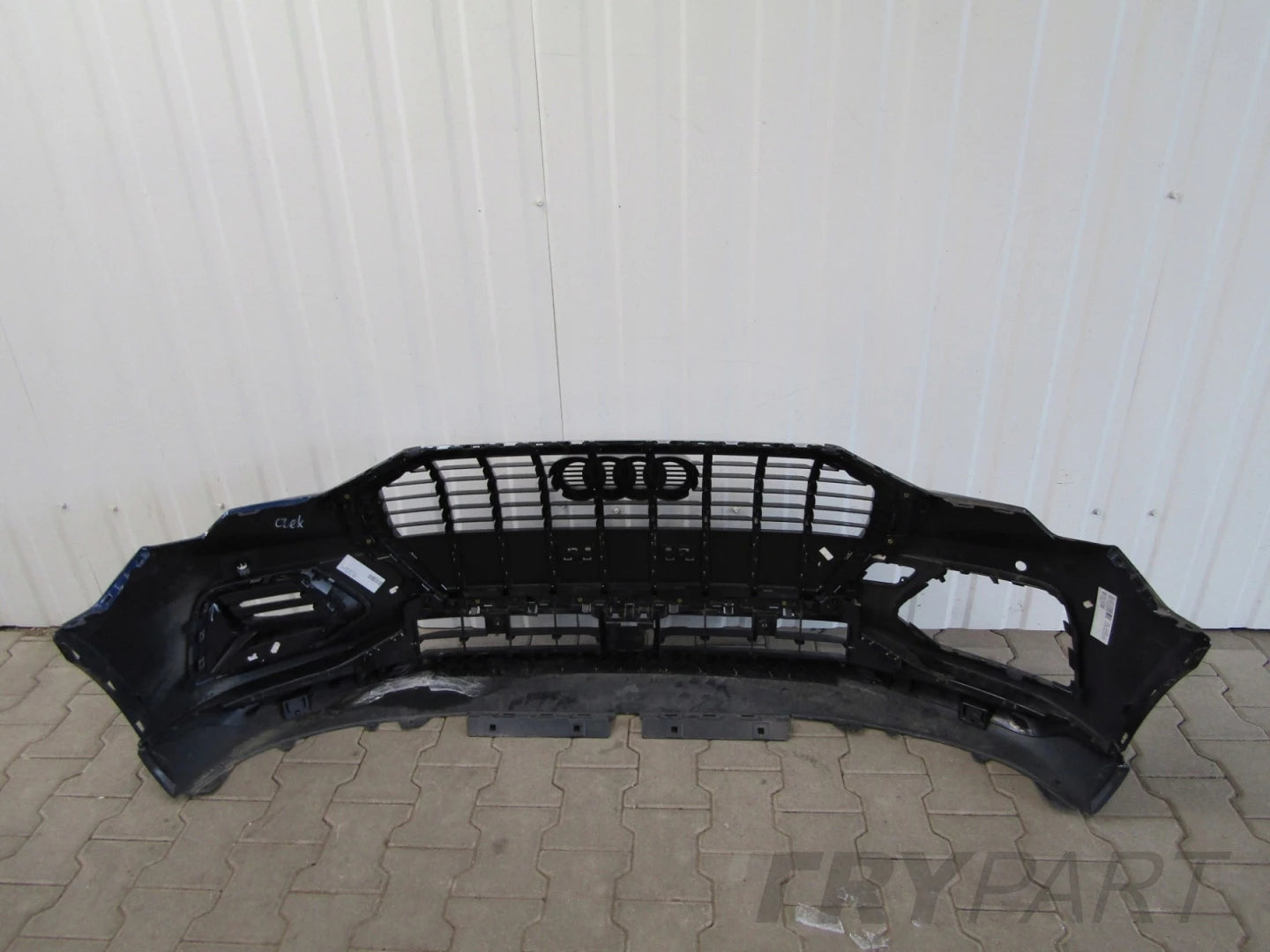 Front bumper Audi Q3 83A 18-