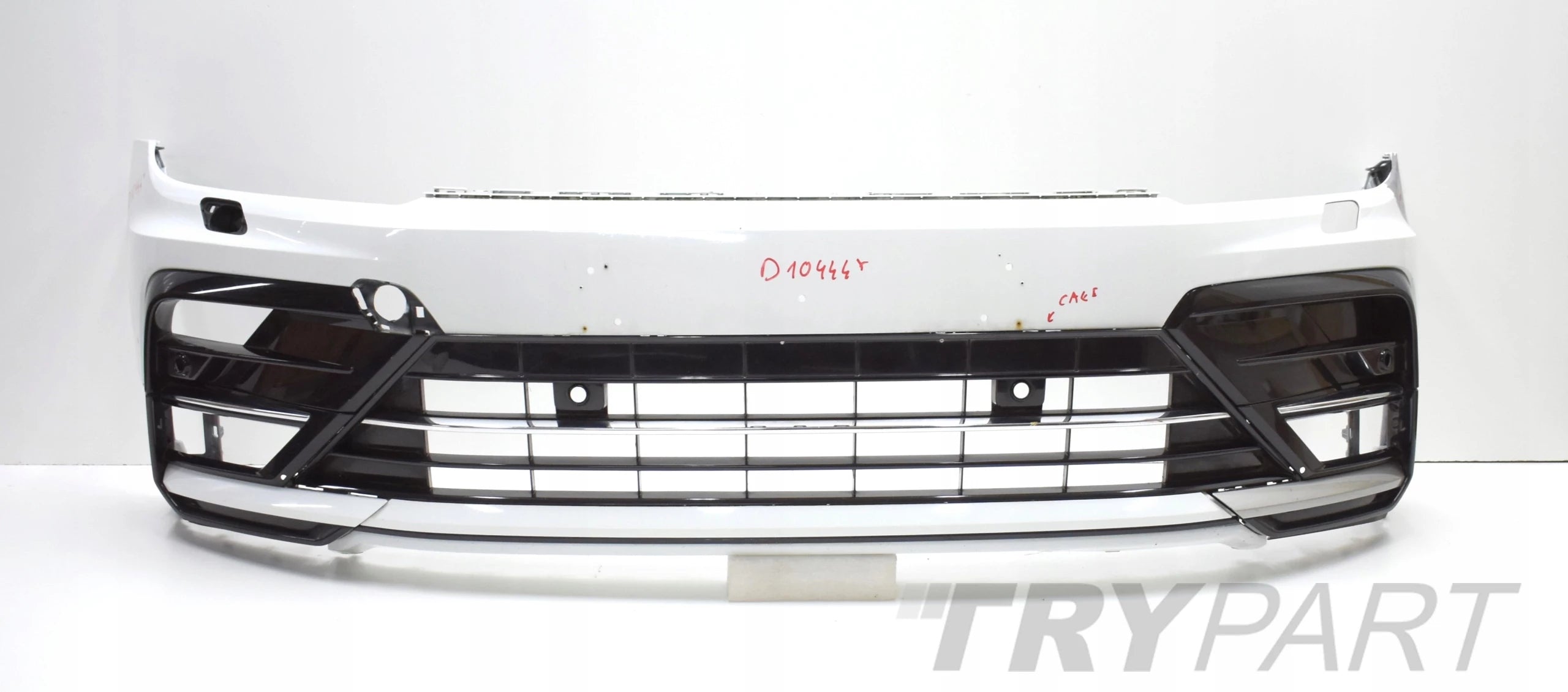 VW TIGUAN II 5NA R LINE FRONT BUMPER ORG + GRILLES